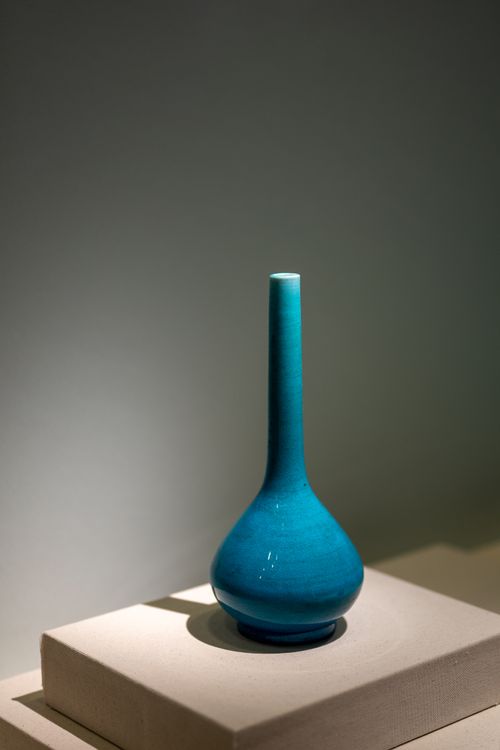 Free A sleek blue ceramic vase showcased in a Nanjing gallery, highlighting Chinese artistic craftsmanship. Stock Photo