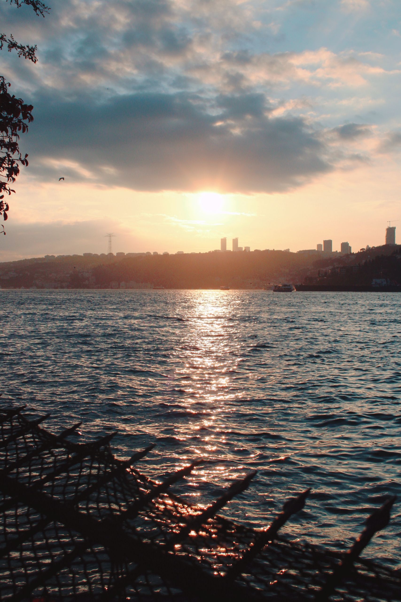 Serene Sunset Over City Skyline by the Water · Free Stock Photo