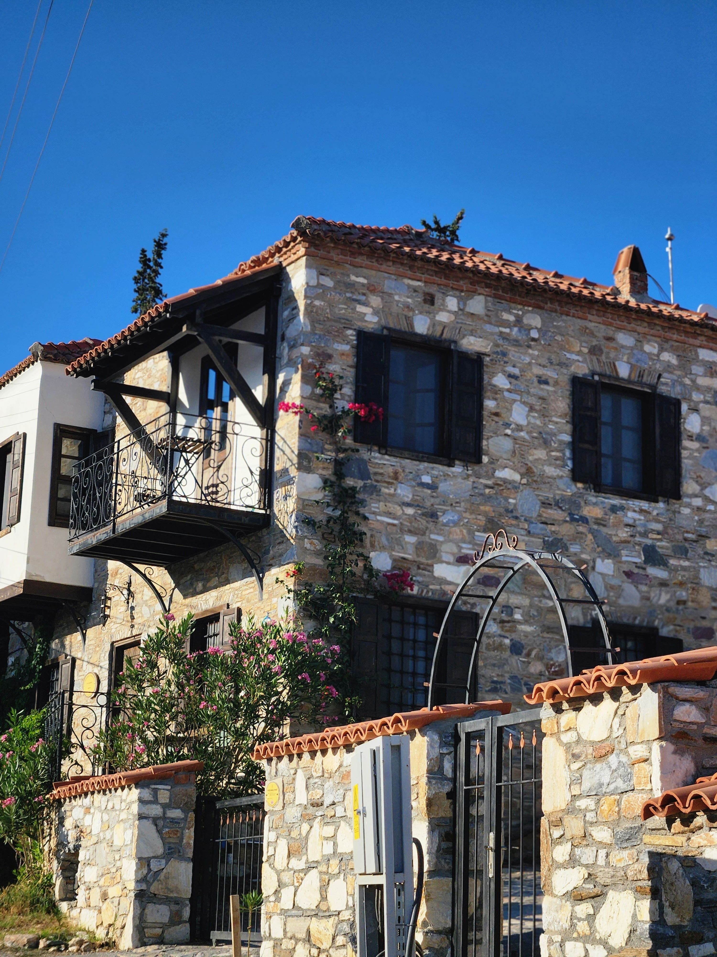Charming Stone House with Rustic Architecture · Free Stock Photo