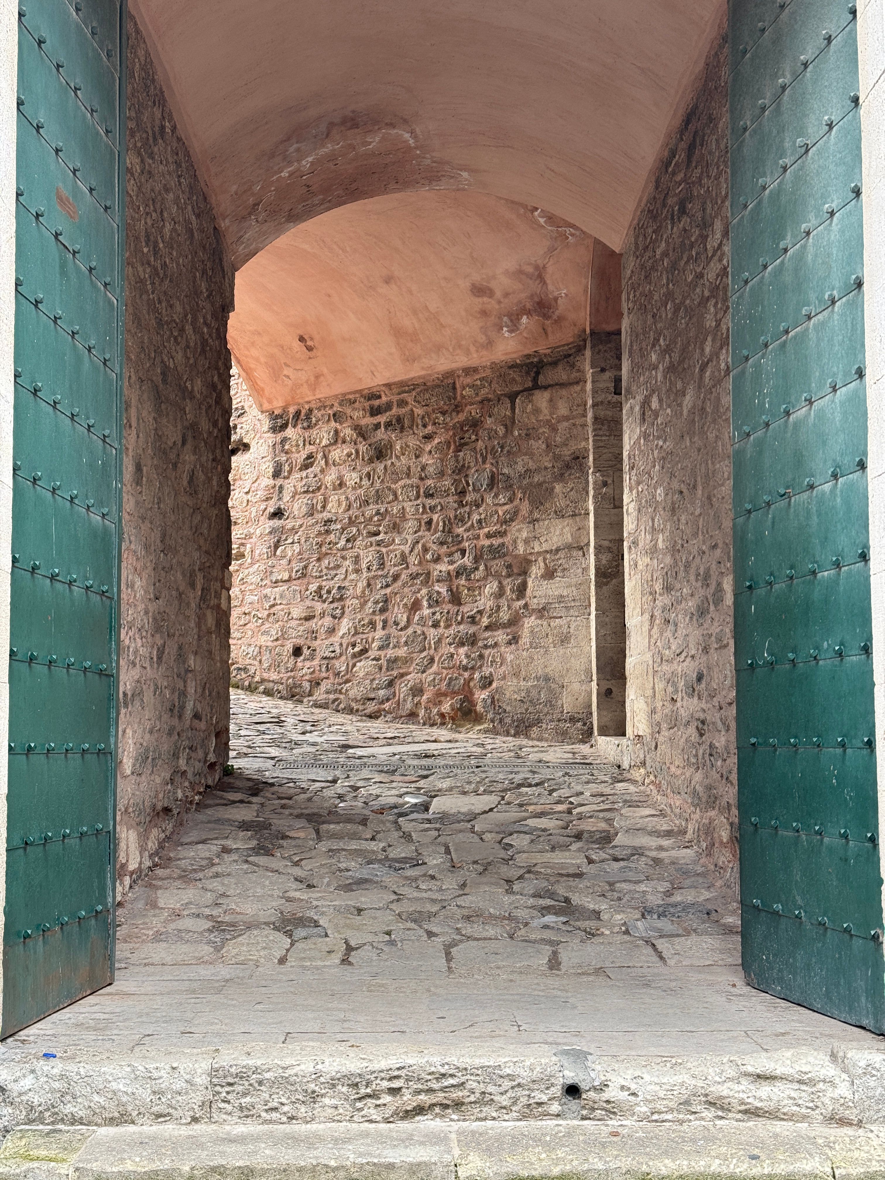 Historic Stone Passage in İstanbul, Türkiye · Free Stock Photo