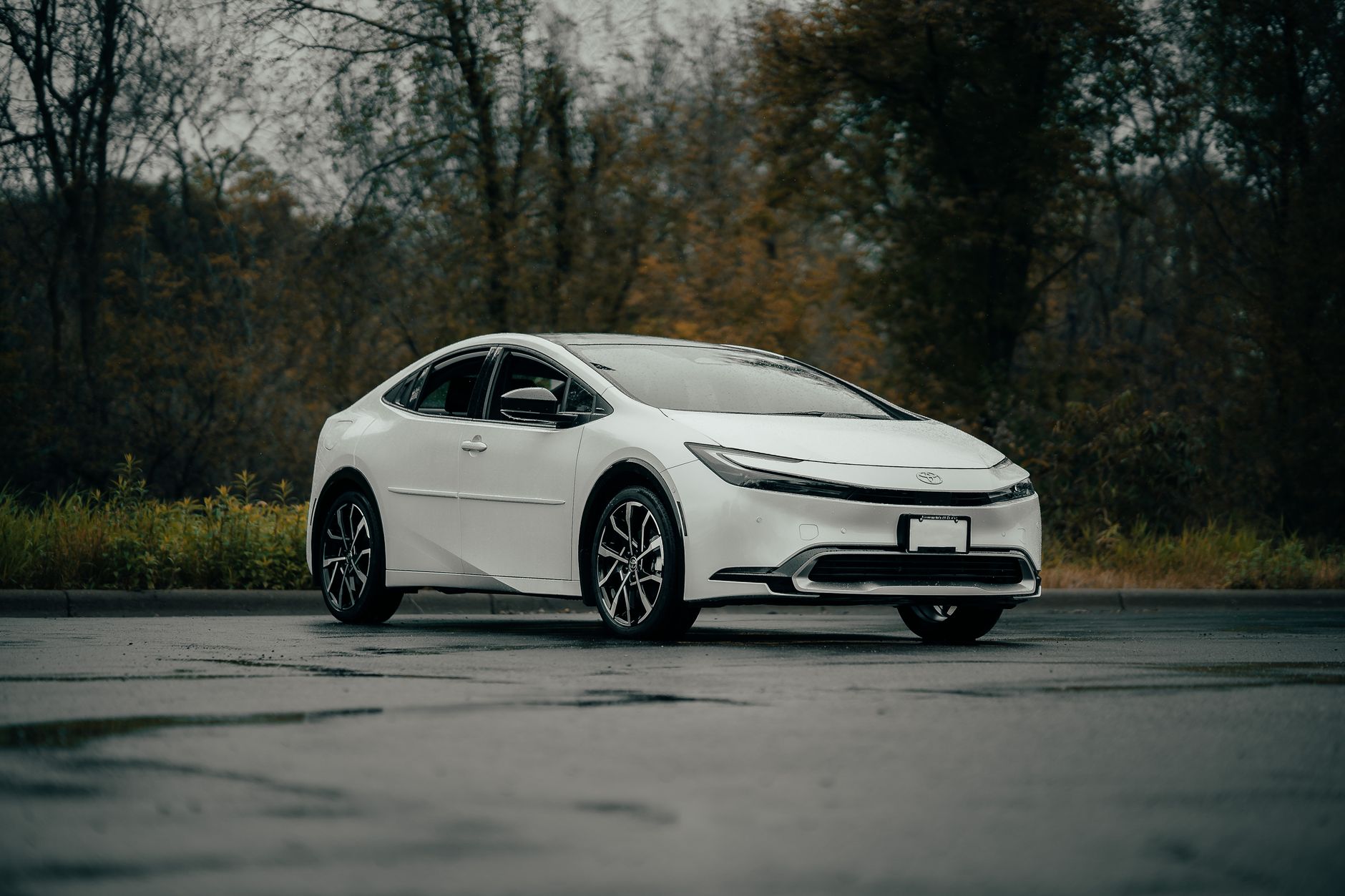 US Consumer Tech and Auto Markets Expand Amid Regulatory Friction