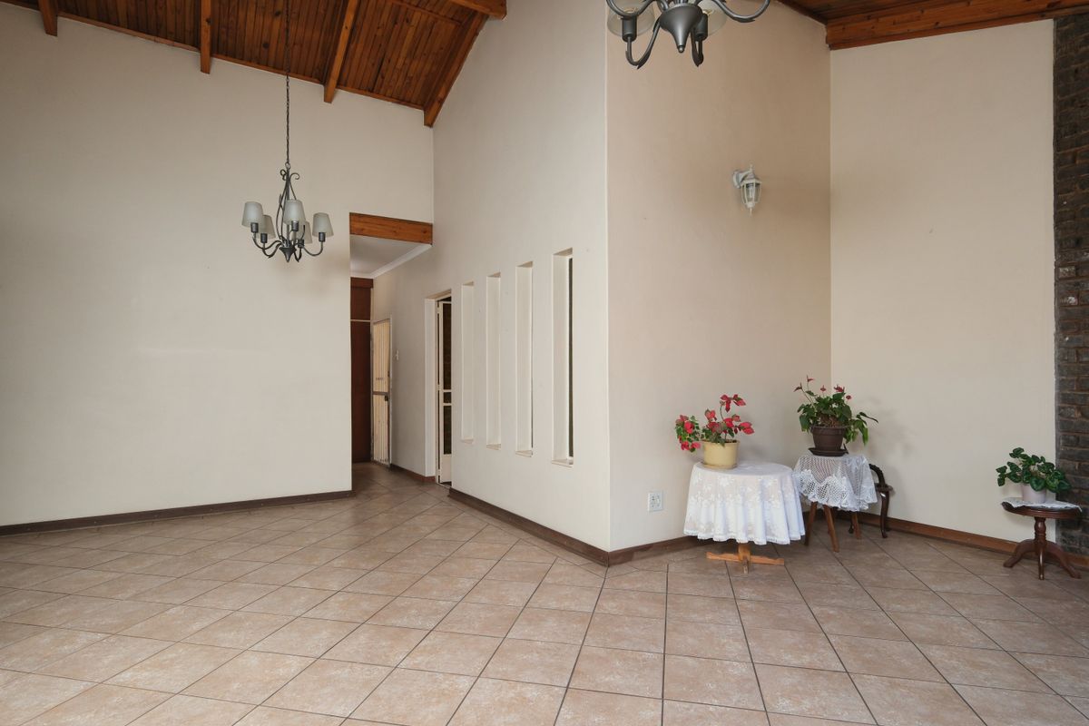 Best Flooring Choices for Miami Homes: Style, Durability, and Resale Value in South Florida Weather