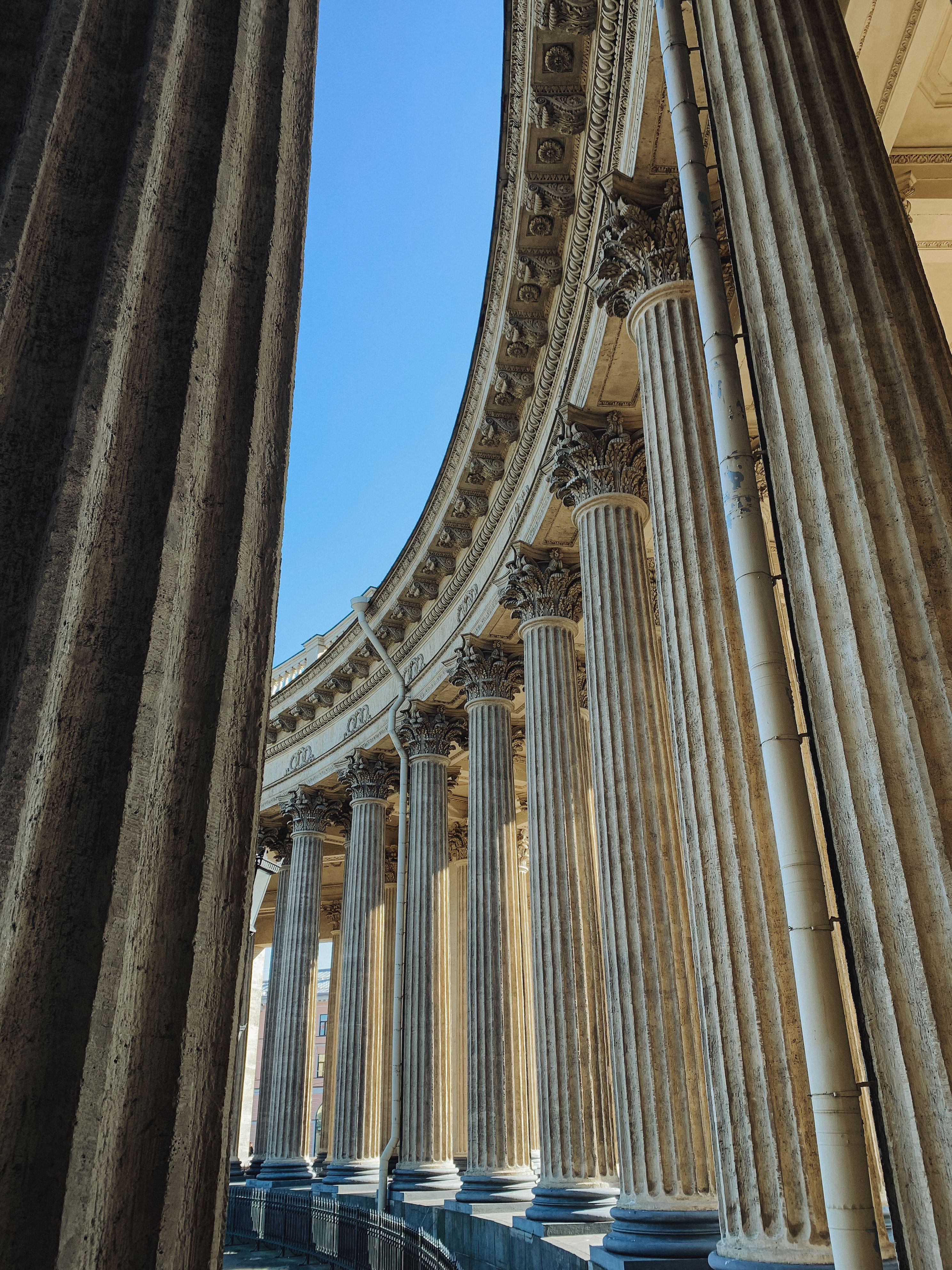 Elegant Classical Columns in Sunlit Architecture · Free Stock Photo