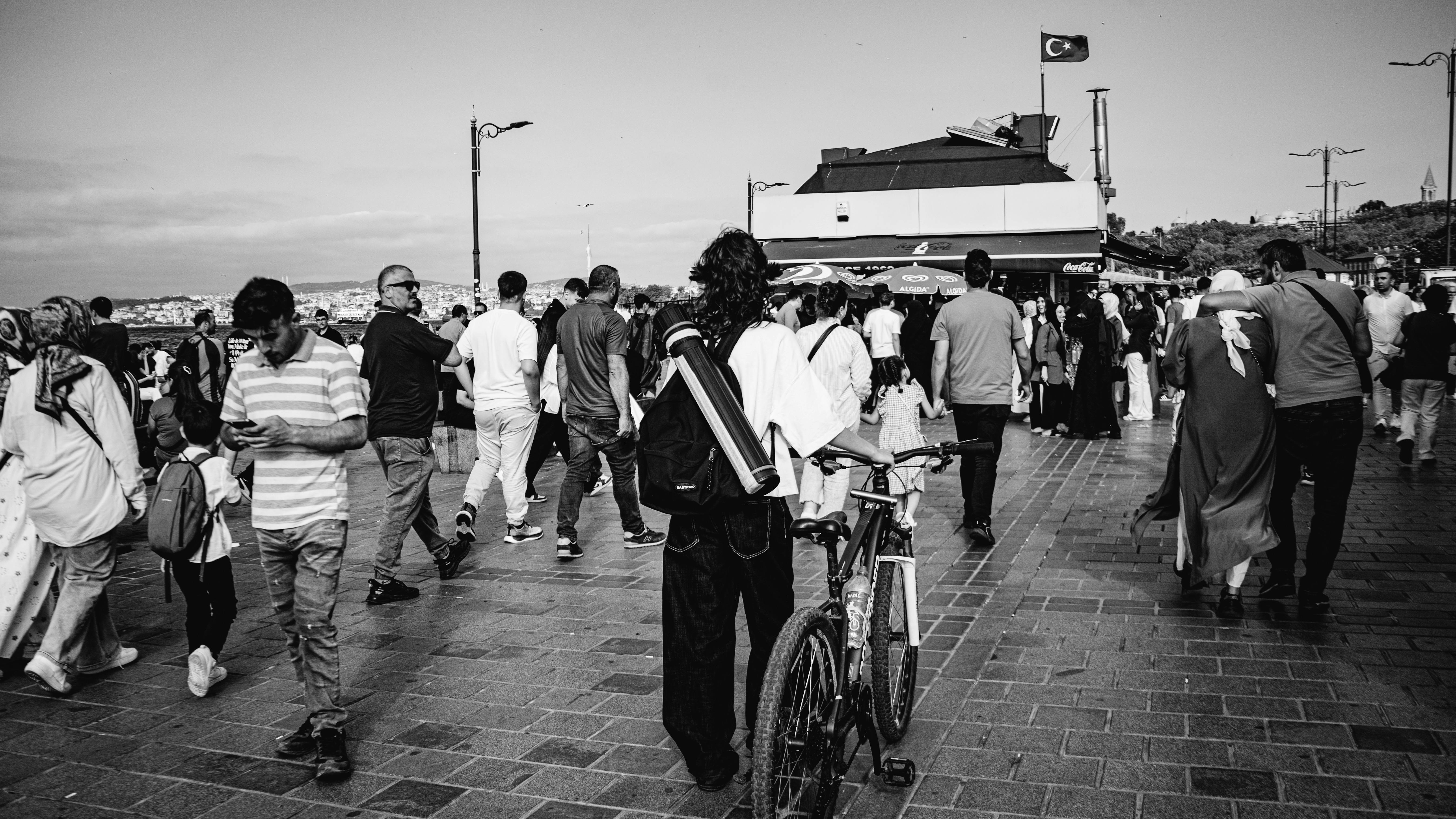 People Who Love Exploring Local Markets Often Have These 9 Traits