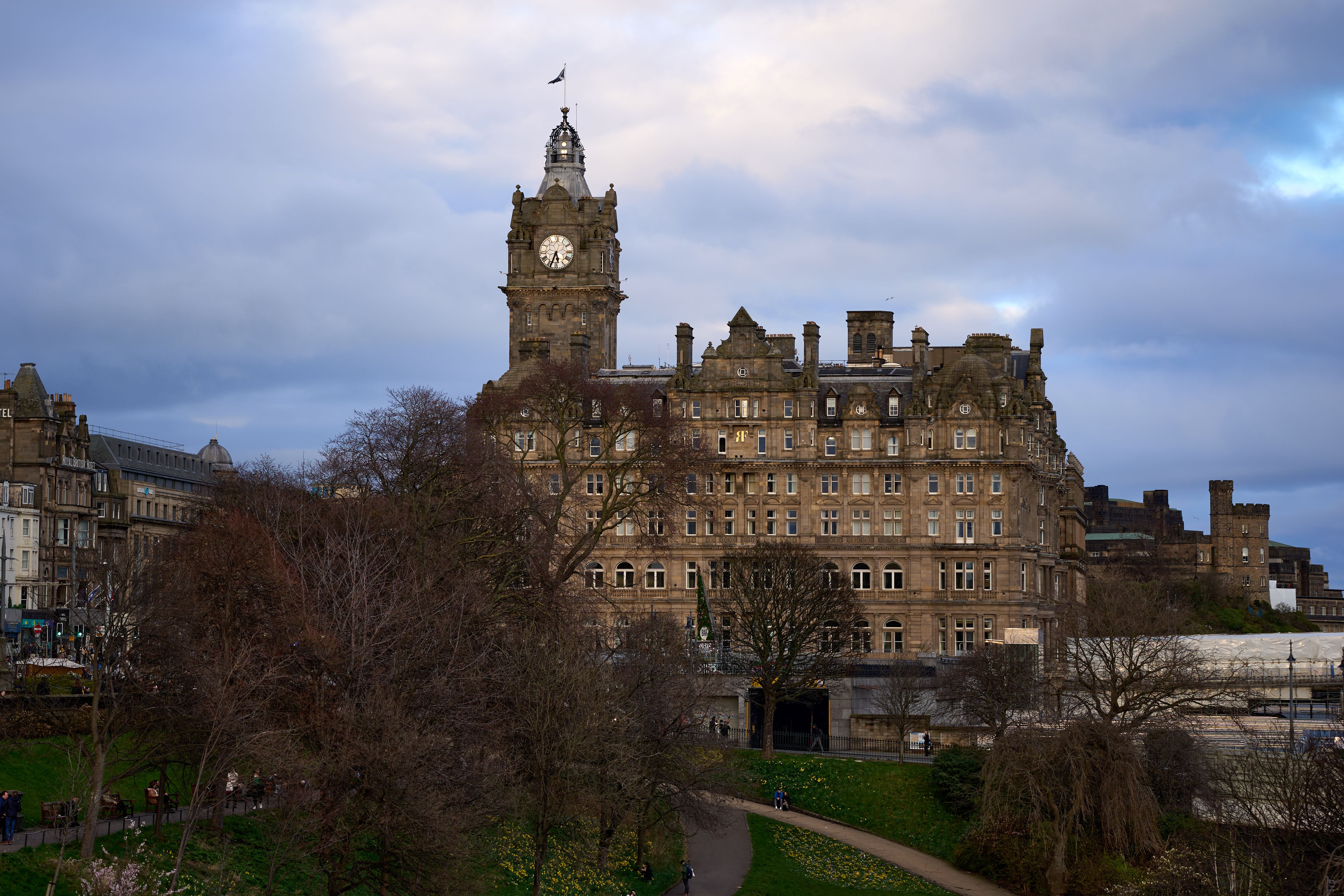 Elegant Edinburgh Architecture in Spring Light · Free Stock Photo