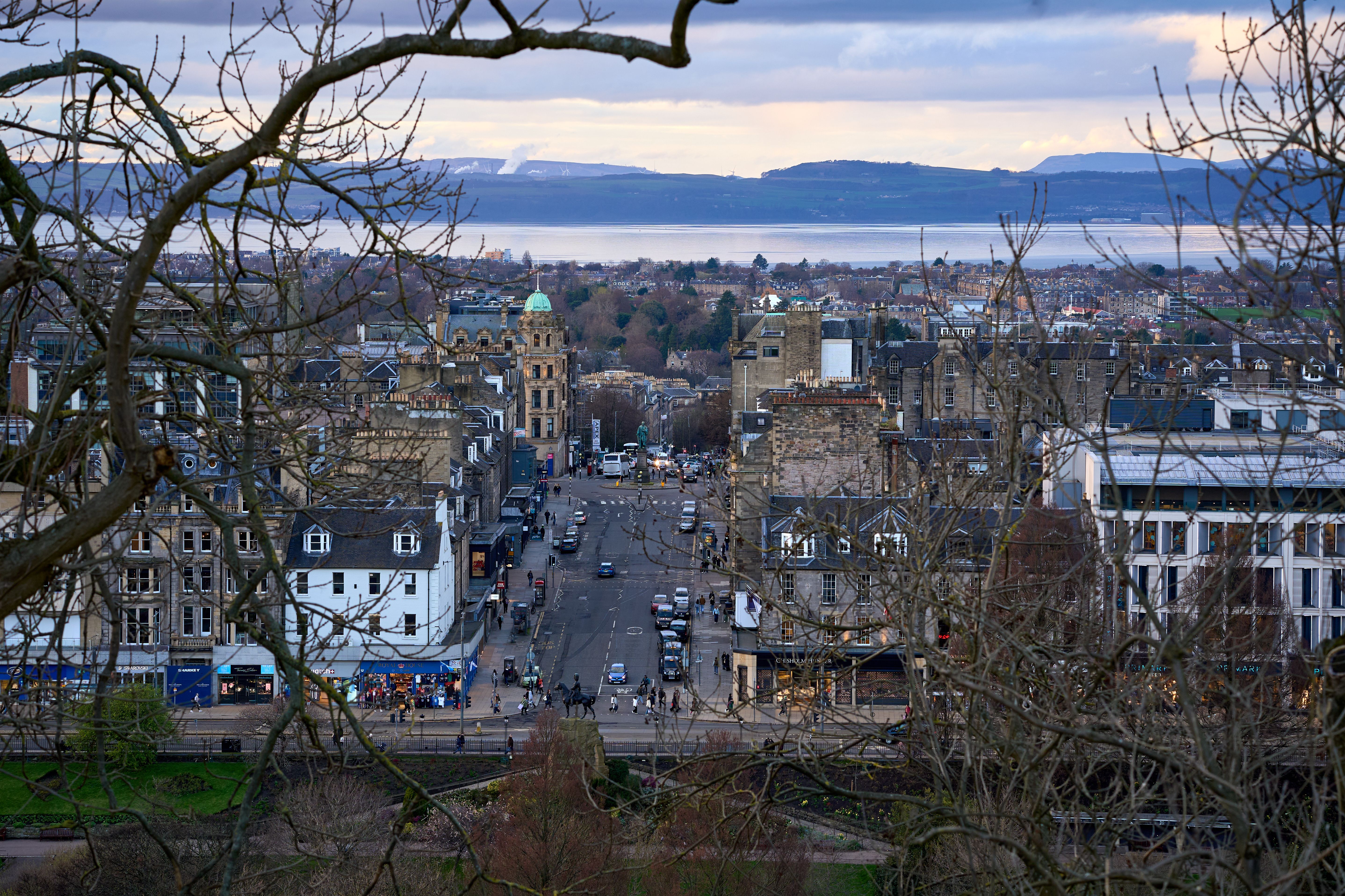 Aerial view of Edinburgh cityscape in spring · Free Stock Photo