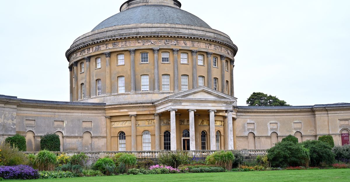 Classic Architecture of Historic Rotunda Building · Free Stock Photo