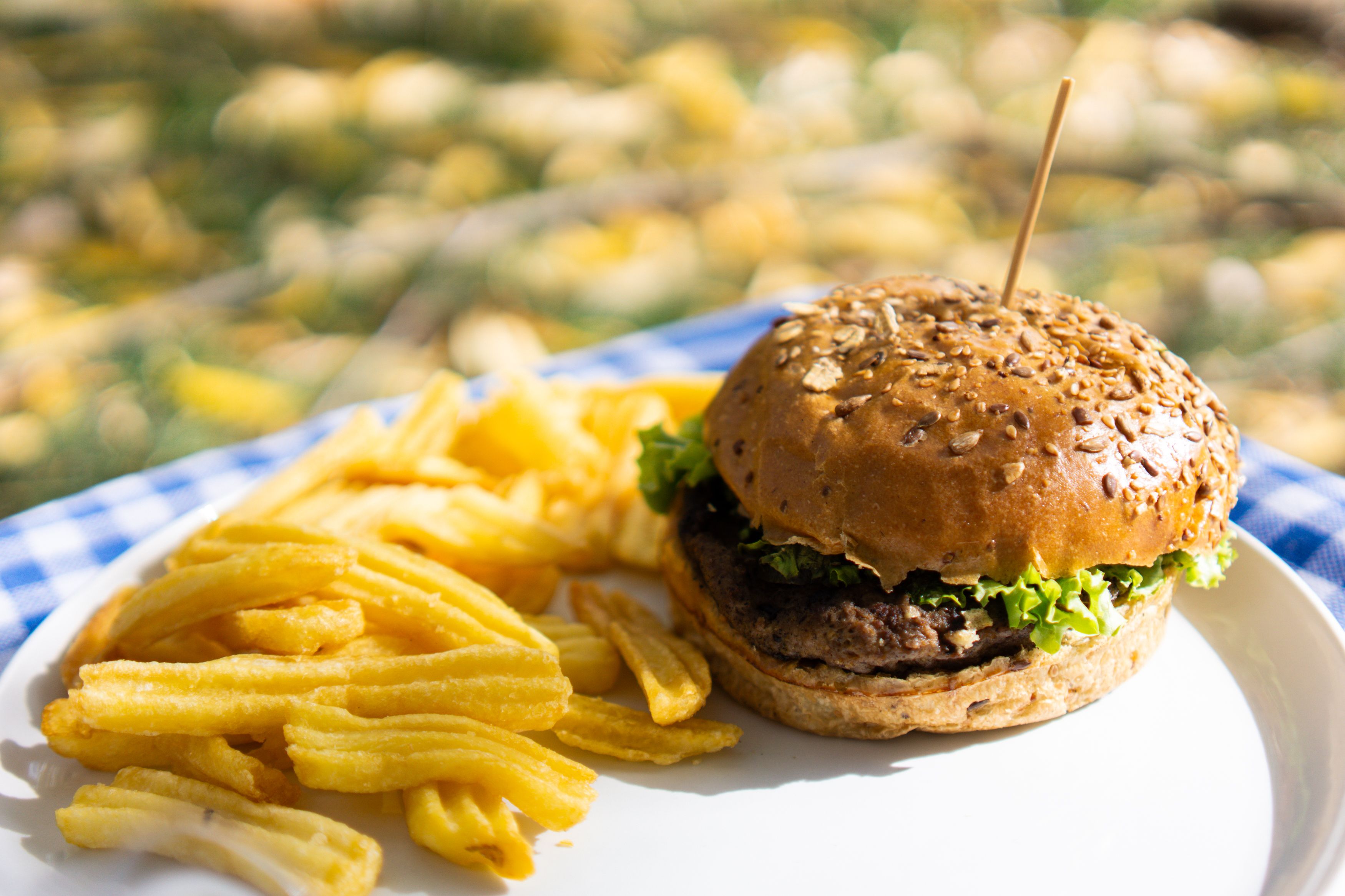 A drive-thru burger is convenient, but convenience is not the same as comfort in extreme heat. Fast food burgers are often high in saturated fat, sodium, and refined carbs, a mix that can leave you bloated, thirsty, and unusually sluggish.Because these meals are typically large and rich, they demand more digestion and can increase that heavy, overheated feeling. Add salty fries and soda, and the meal becomes even less friendly to hydration. During a heat wave, fast food may satisfy a craving while making the rest of the afternoon harder.