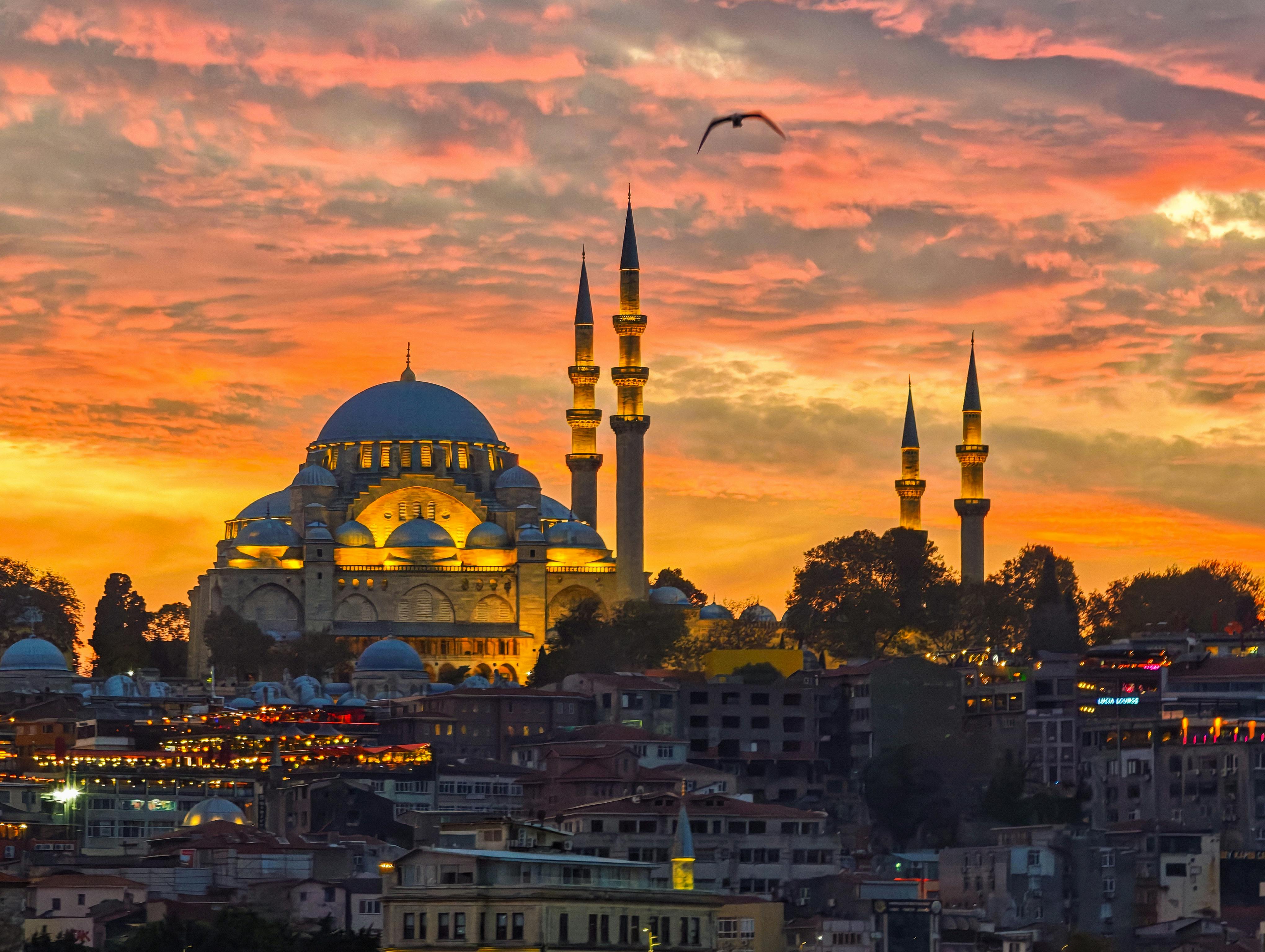 Gratuit Superbes couleurs de coucher de soleil sur la mosquée Süleymaniye, Istanbul, Turquie. Photos