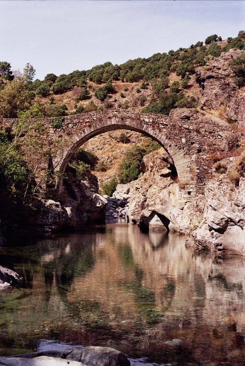 Ancient Stone Bridge over French River in Summer · Free Stock Photo