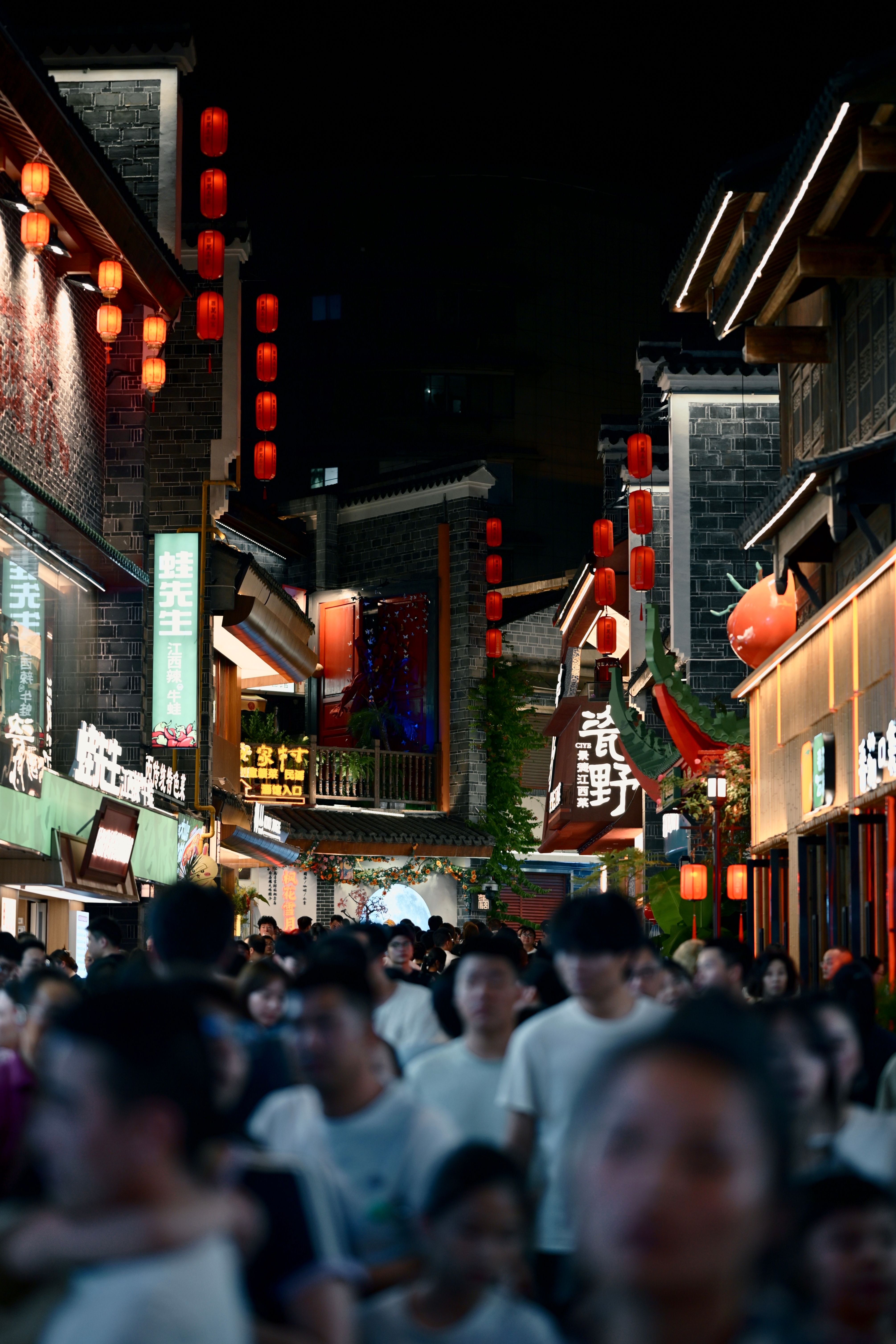 A small chinese village at night with lanterns · Free Stock Photo