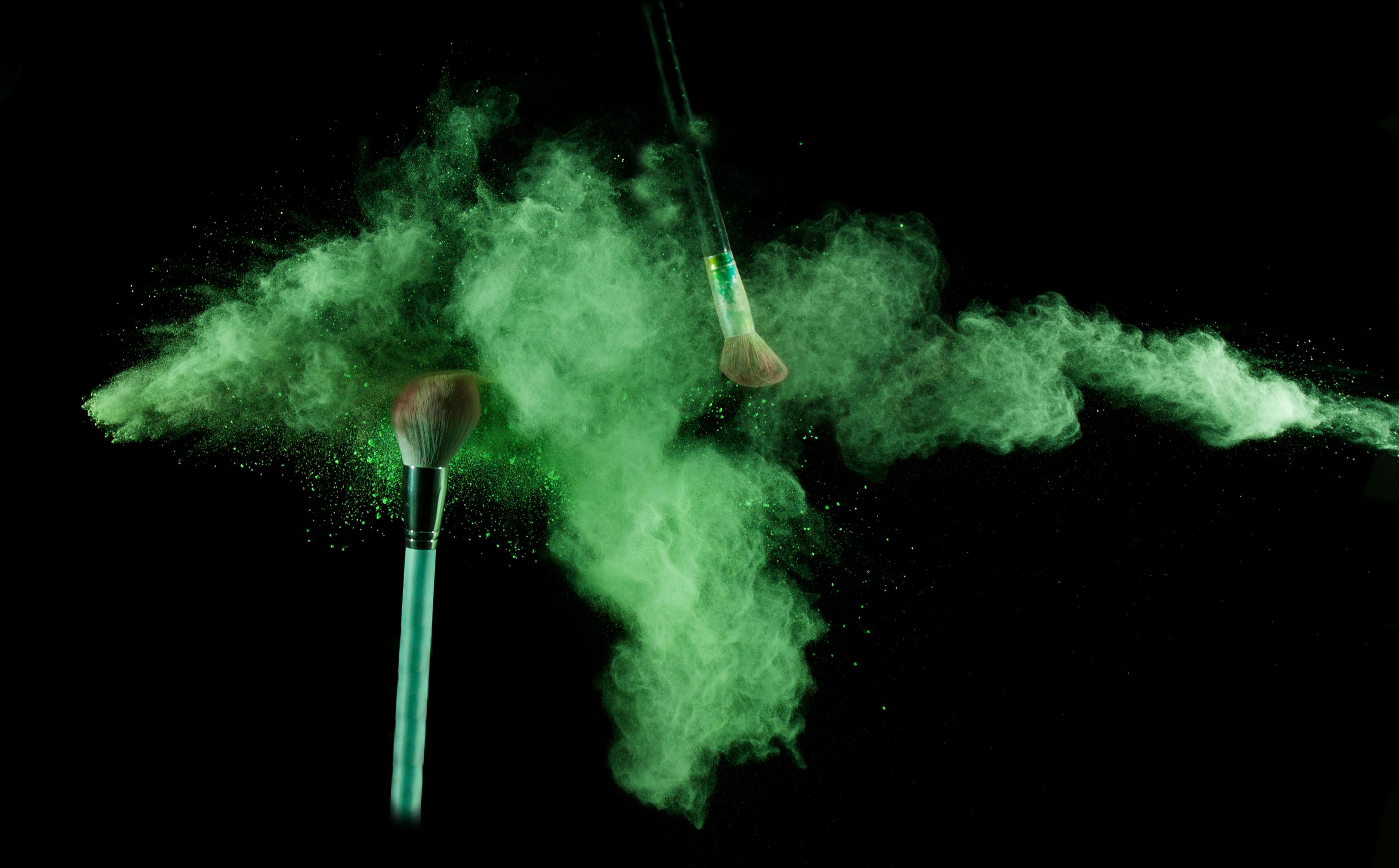 Why Green Setting Powder Is the Next Must-Have Service for Makeup Pros