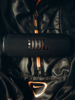 JBL Flip 6 Bluetooth Speaker