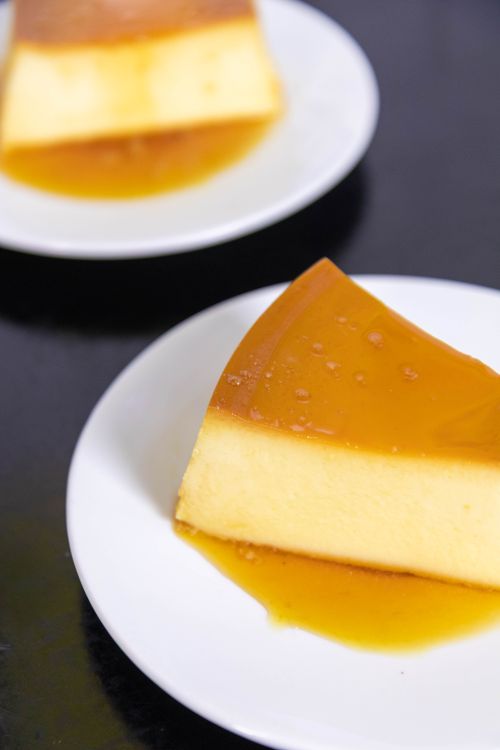 Flan casero con caramelo, postre a presión