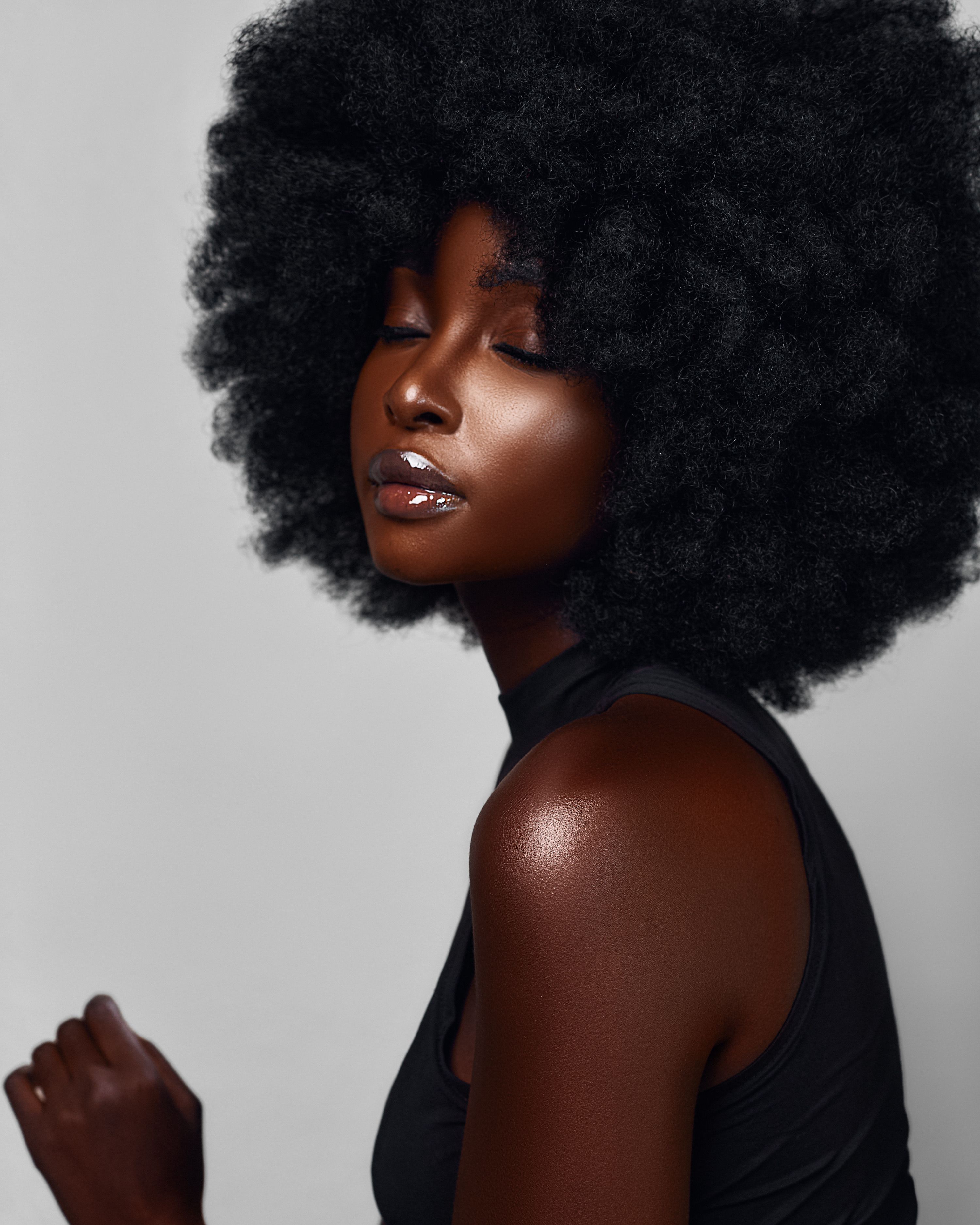 Imagen De Retrato De Una Dama, Con Cabello Afro. · Foto de stock gratuita