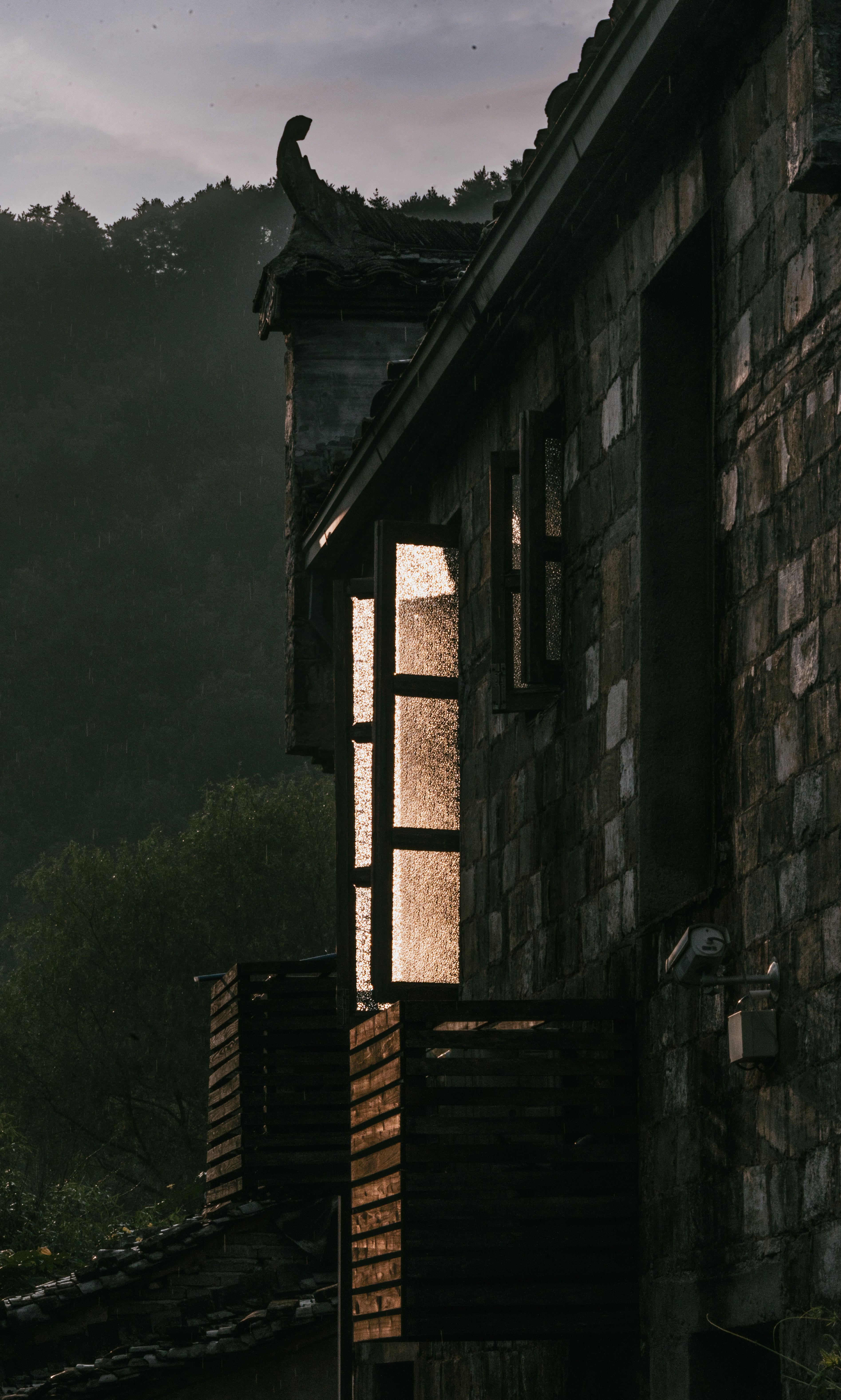 Rustic Stone House at Twilight · Free Stock Photo
