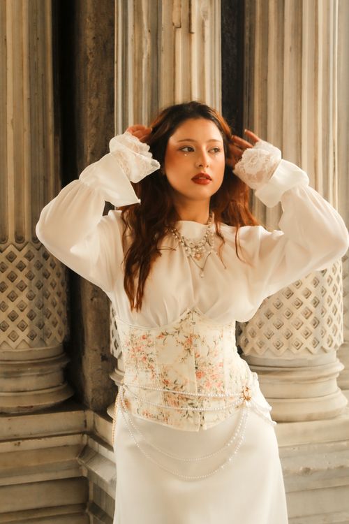 Elegant Woman in Vintage Style by Classical Columns · Free Stock Photo