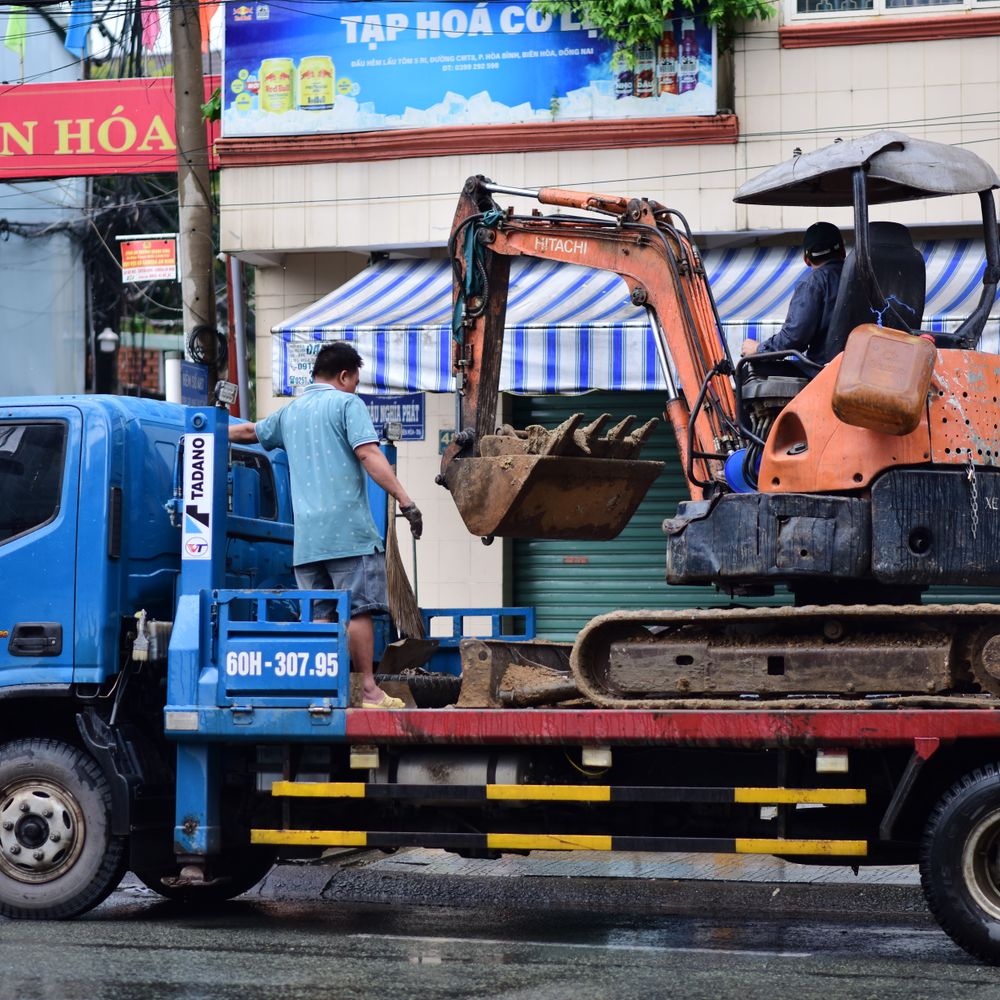Ampleforth — man and van team loading a removal van