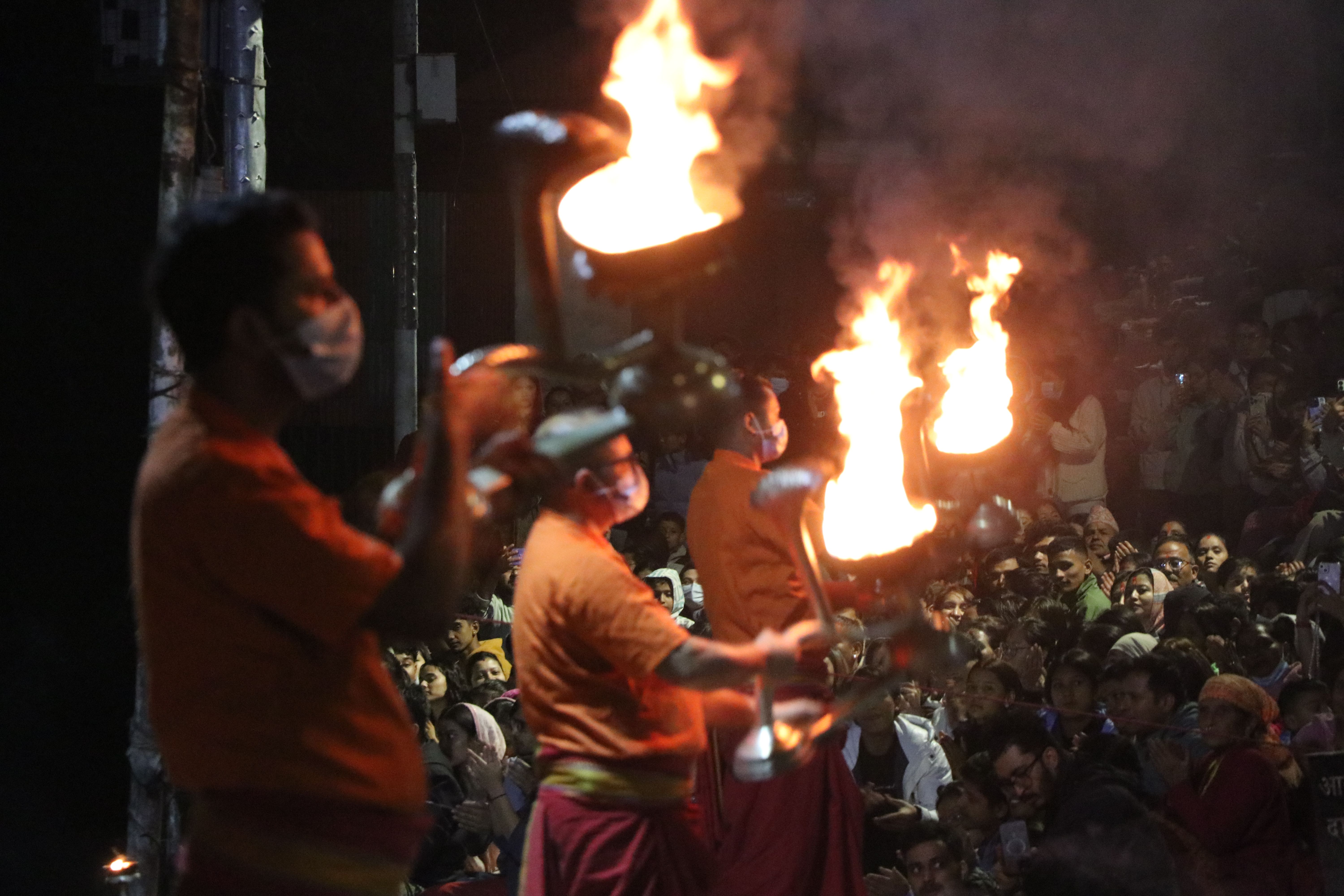 Sacred Aarti Ritual at Pashupatinath Temple · Free Stock Photo