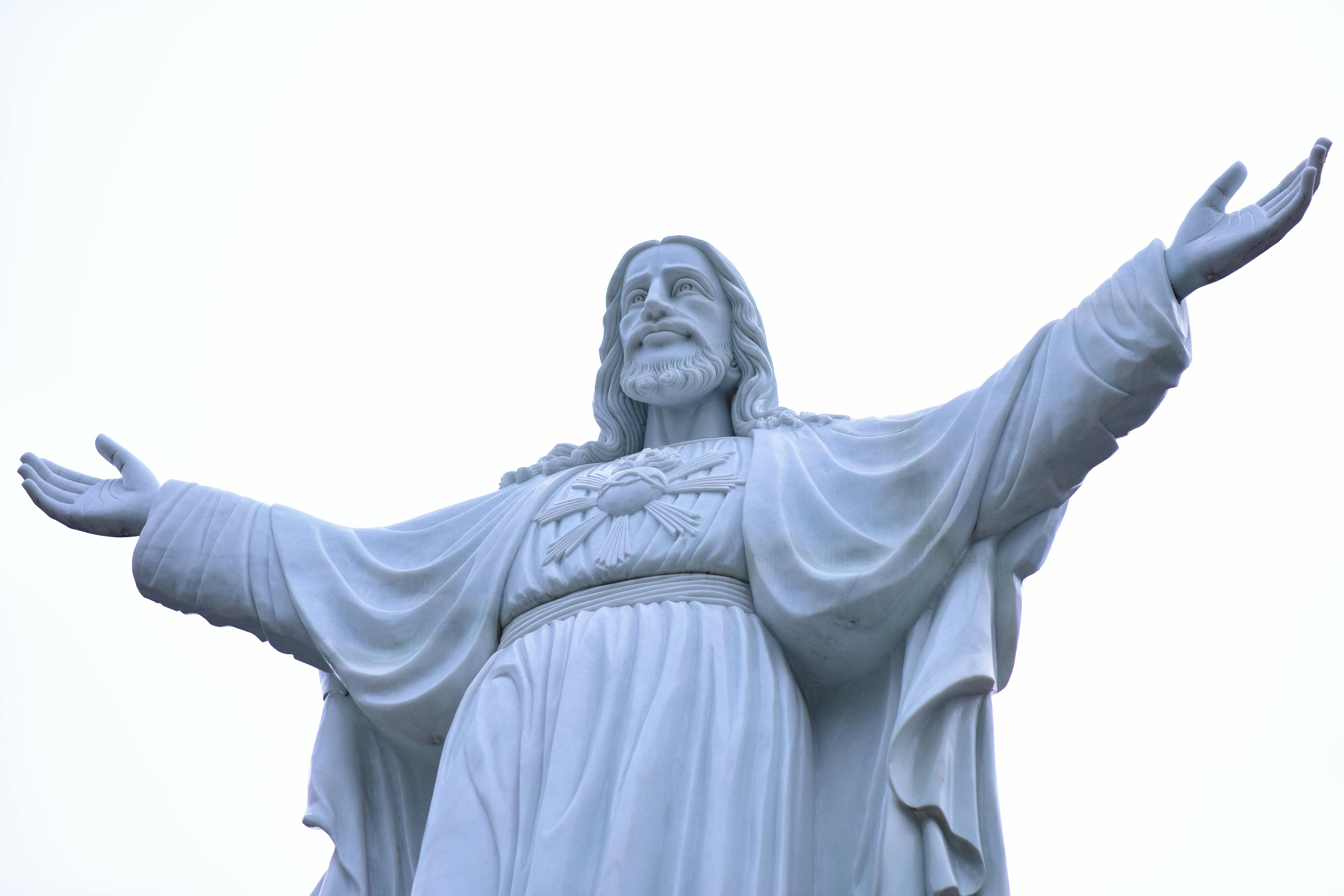 Majestic Statue of Christ with Open Arms · Free Stock Photo, image size:5520x3680