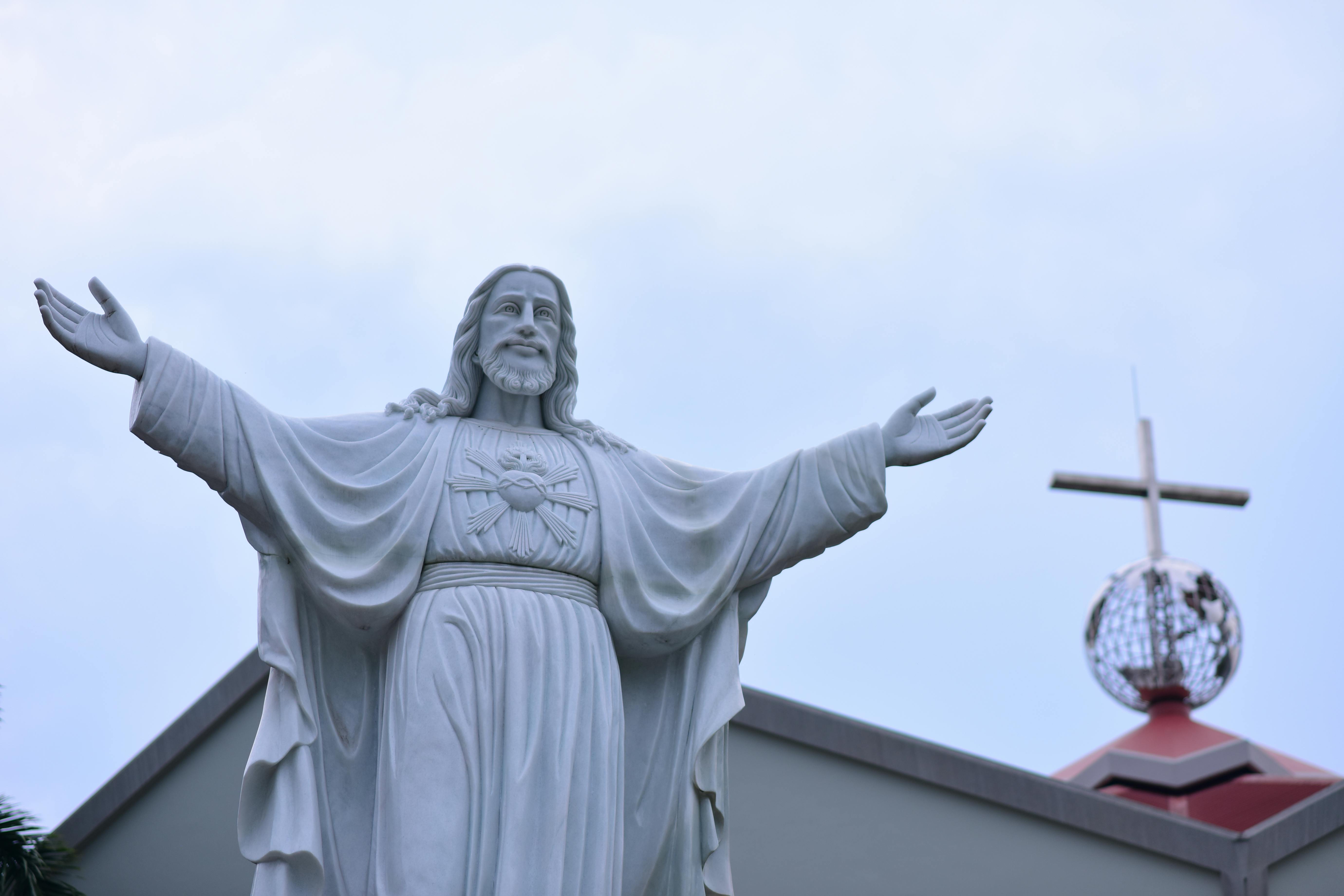 張峻踹桌事件引爆爭議 清大學者批花蓮藍共政治文化