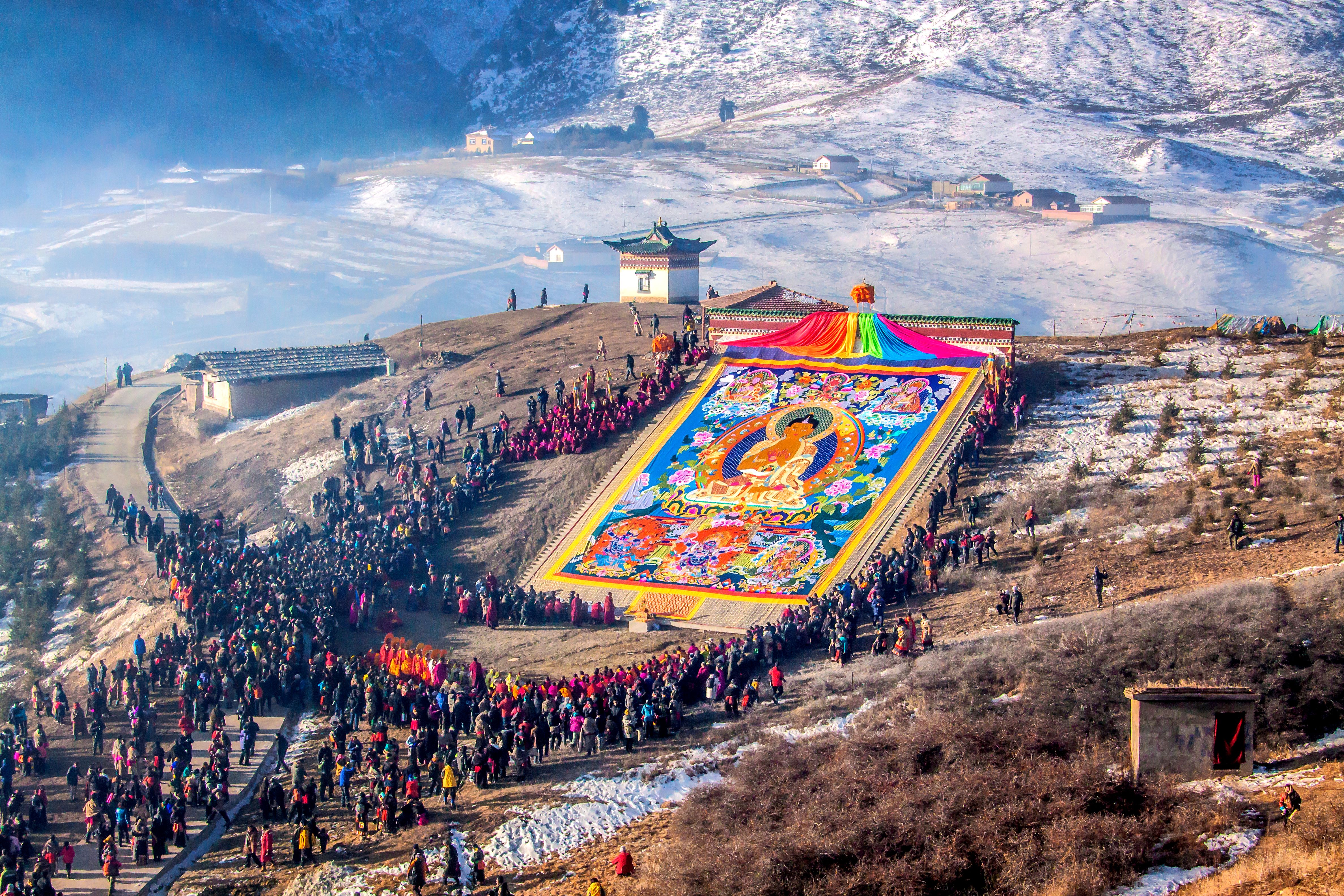 Tibetan Buddhism monks debating Thangka painting — Photo by Man Fong Wong