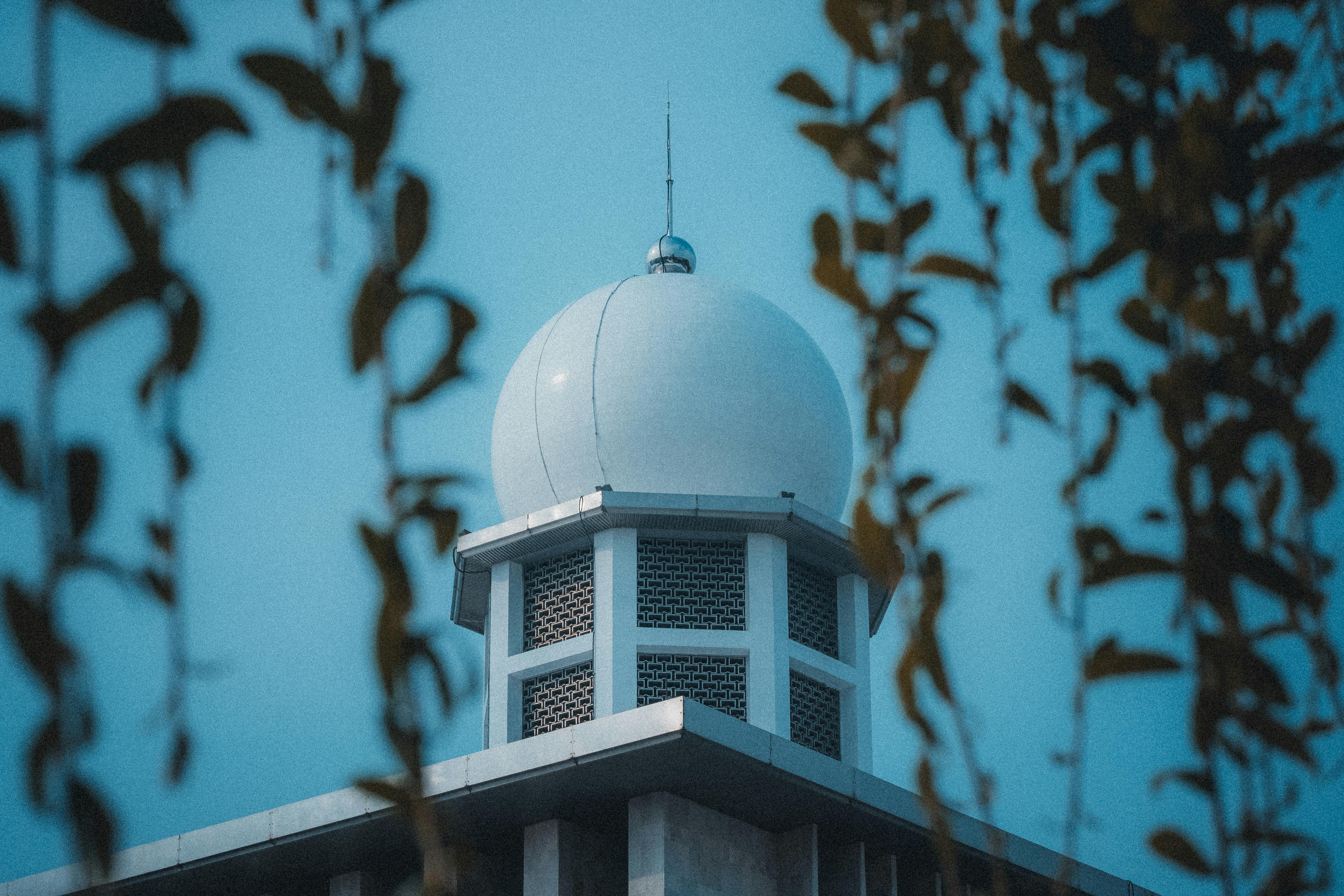 政治：特朗普威脅派遣超過國民警衛隊規模軍力進駐部分美國城市