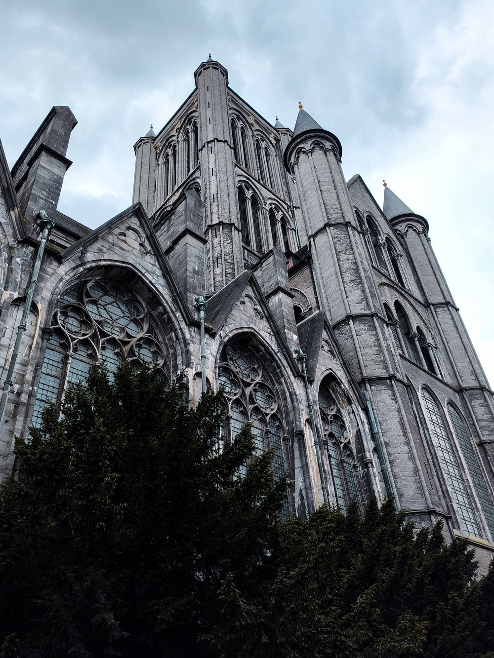 Catedrala gotică Sfântul Bavon din Ghent, văzută din exterior