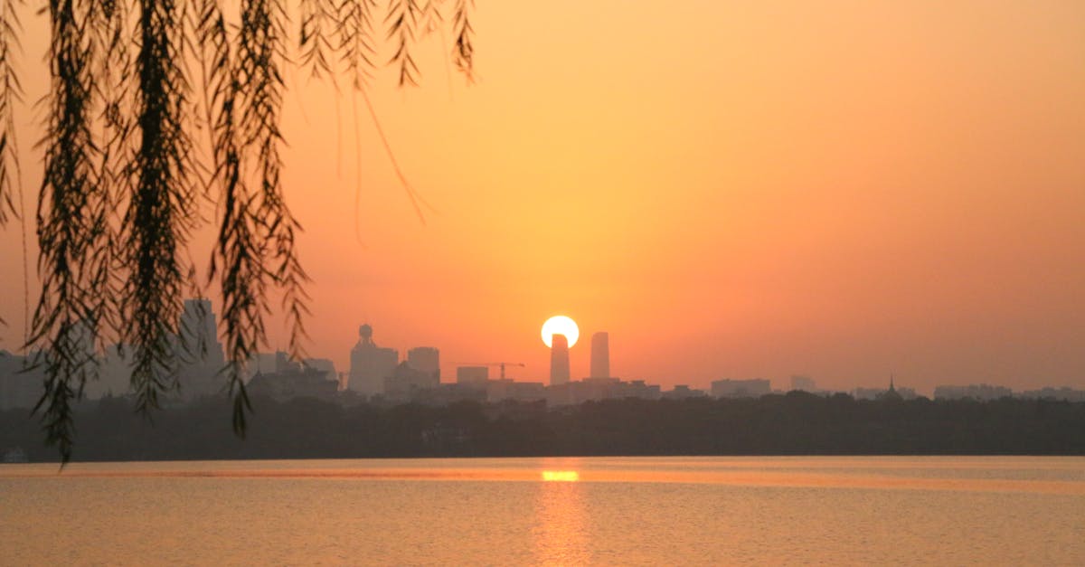 政治:特朗普威脅派遣超過國民警衛隊規模軍力進駐部分美國城市
