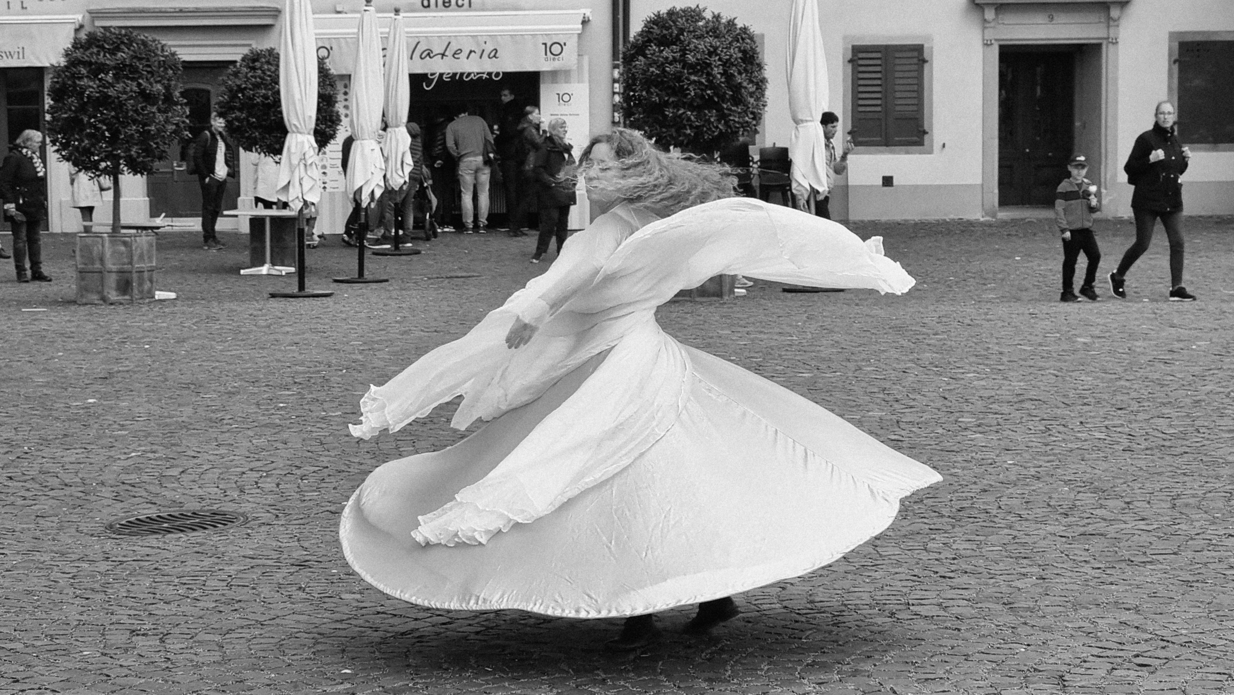 聚合舞新作《當水落下》聚焦地緣政治與文化身份 德國舞臺首演