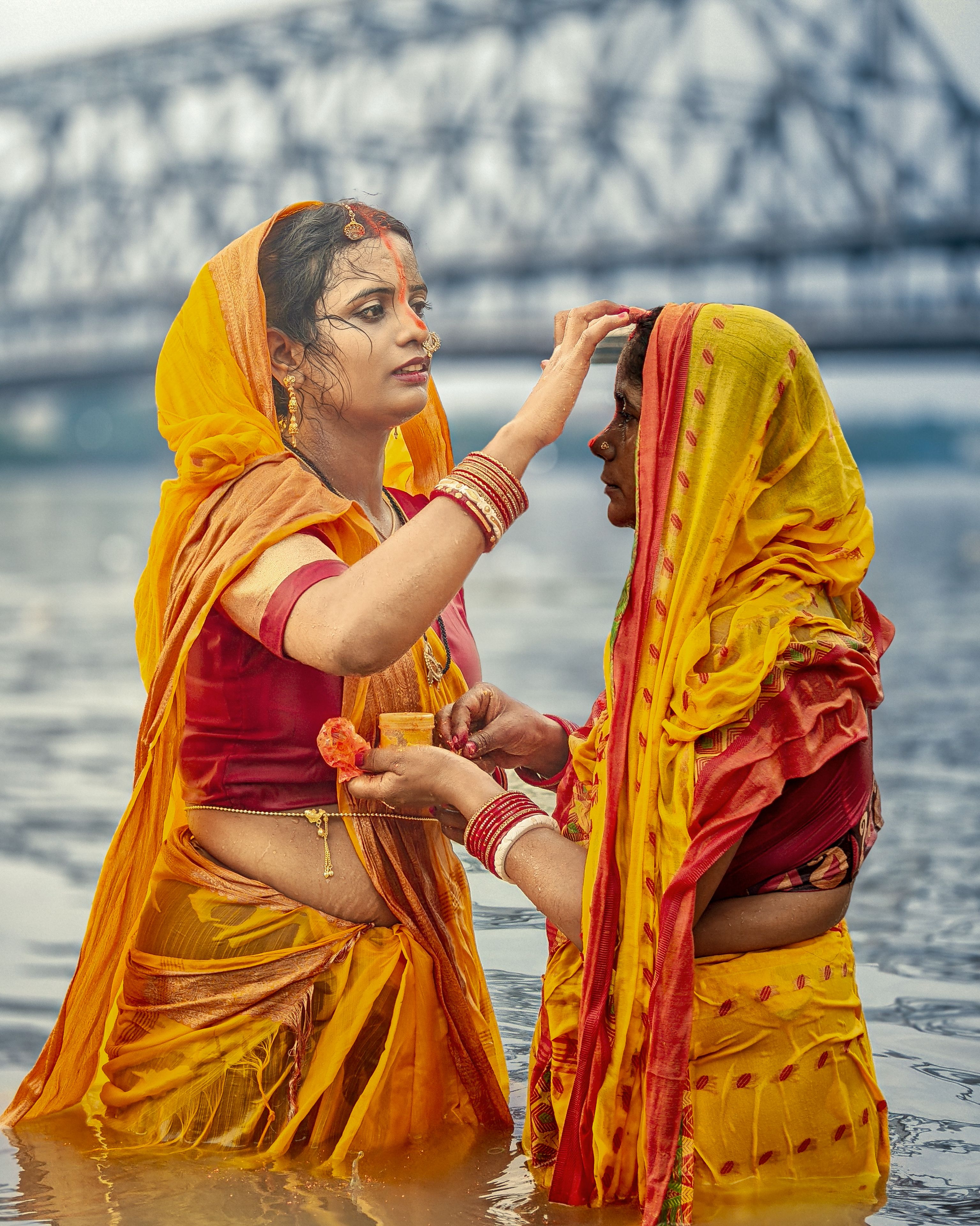 Traditional Ritual in Front of Howrah Bridge · Free Stock Photo