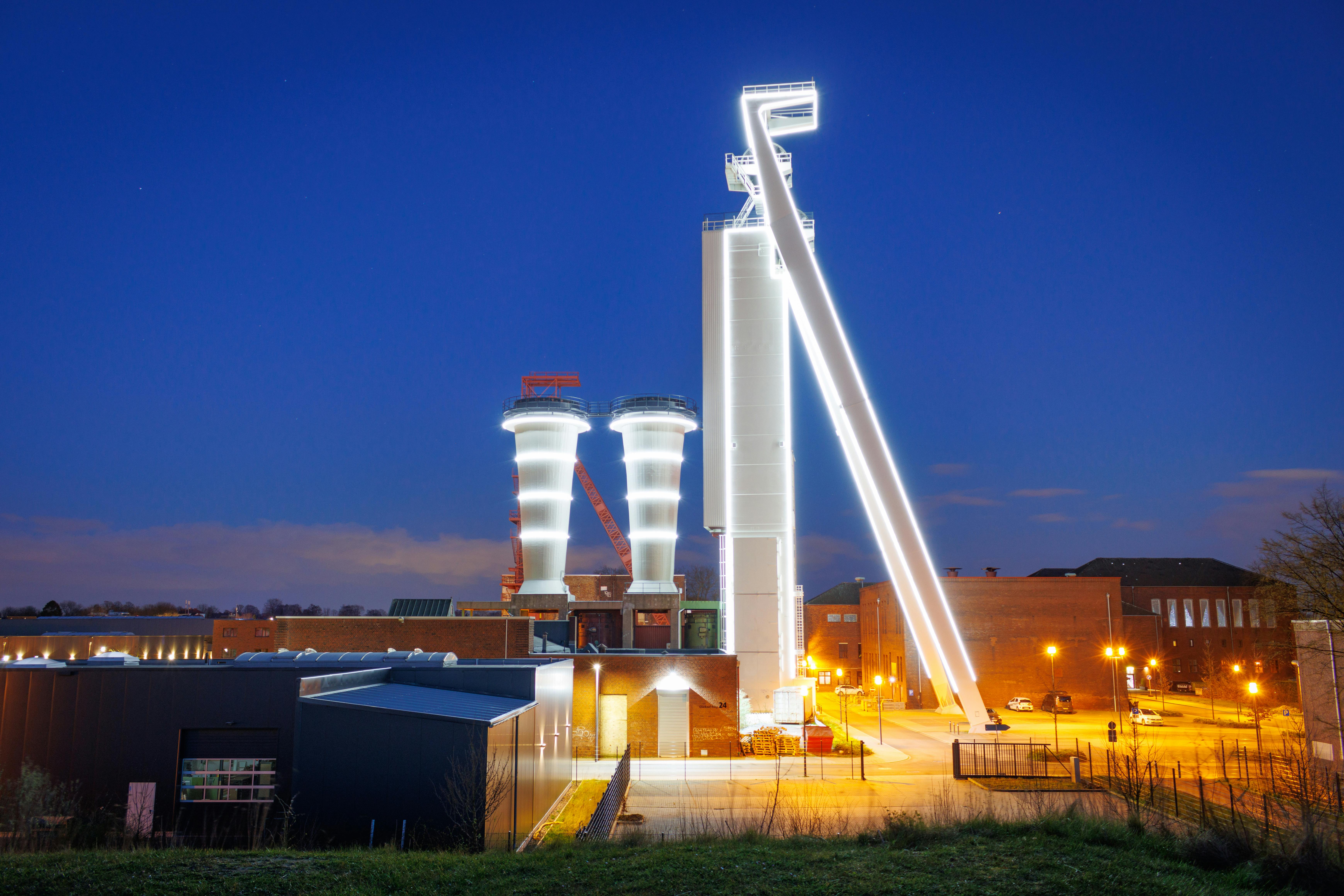 Solar Watts înființează o hală modernă dedicată producției de corpuri de iluminat