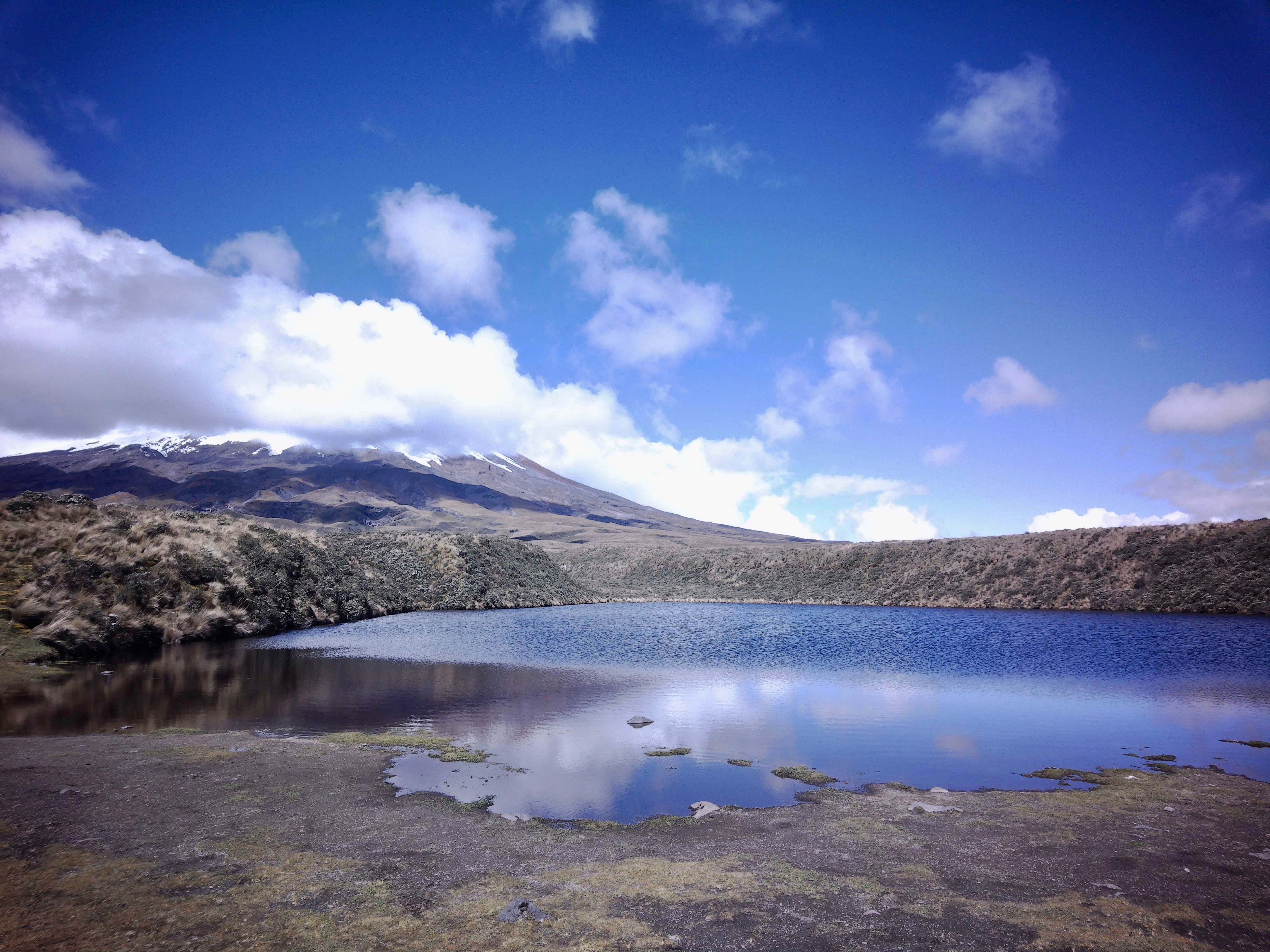 Serene Mountain Lake Under Blue Sky · Free Stock Photo