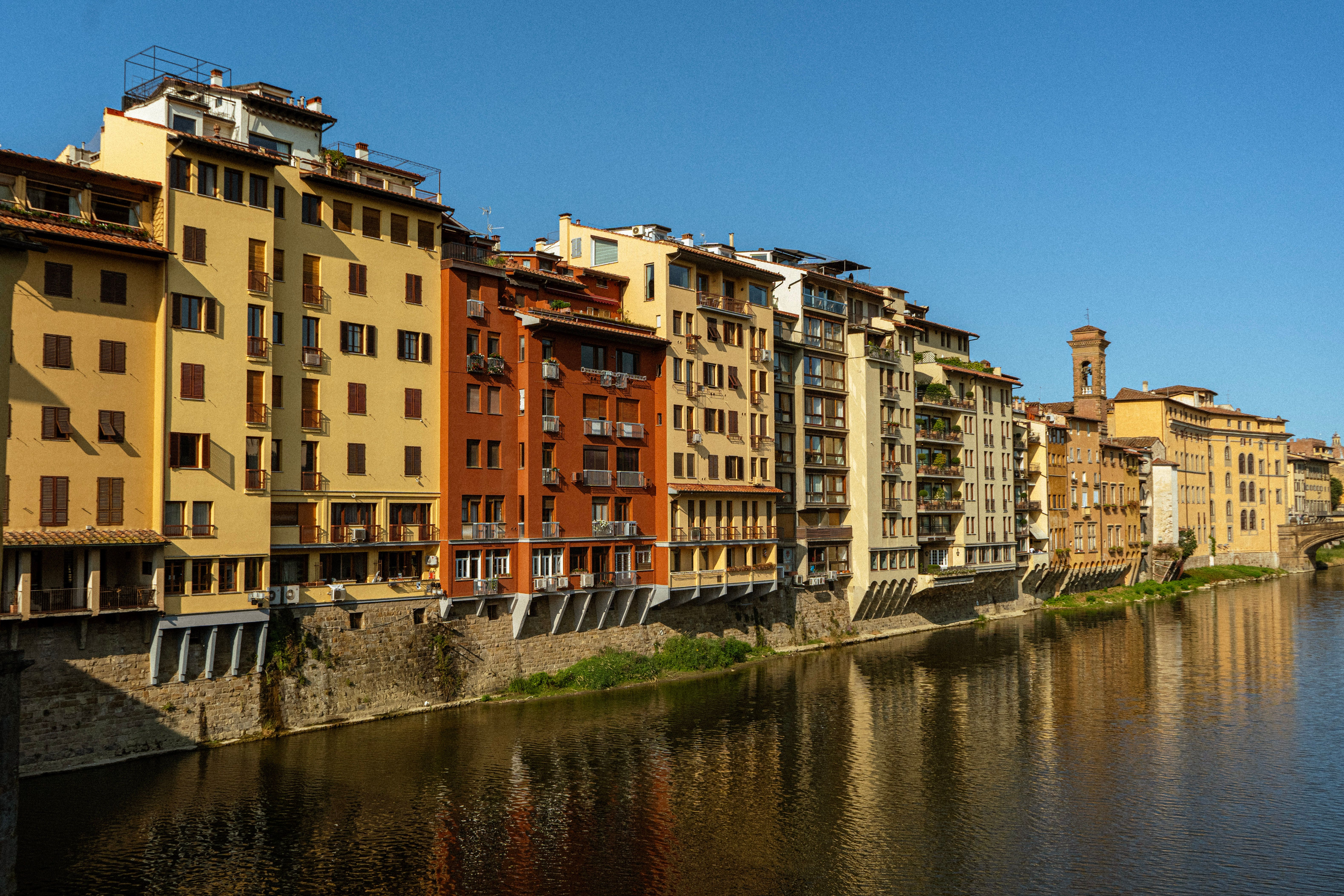 Picturesque Riverside Buildings in Florence, Italy · Free Stock Photo