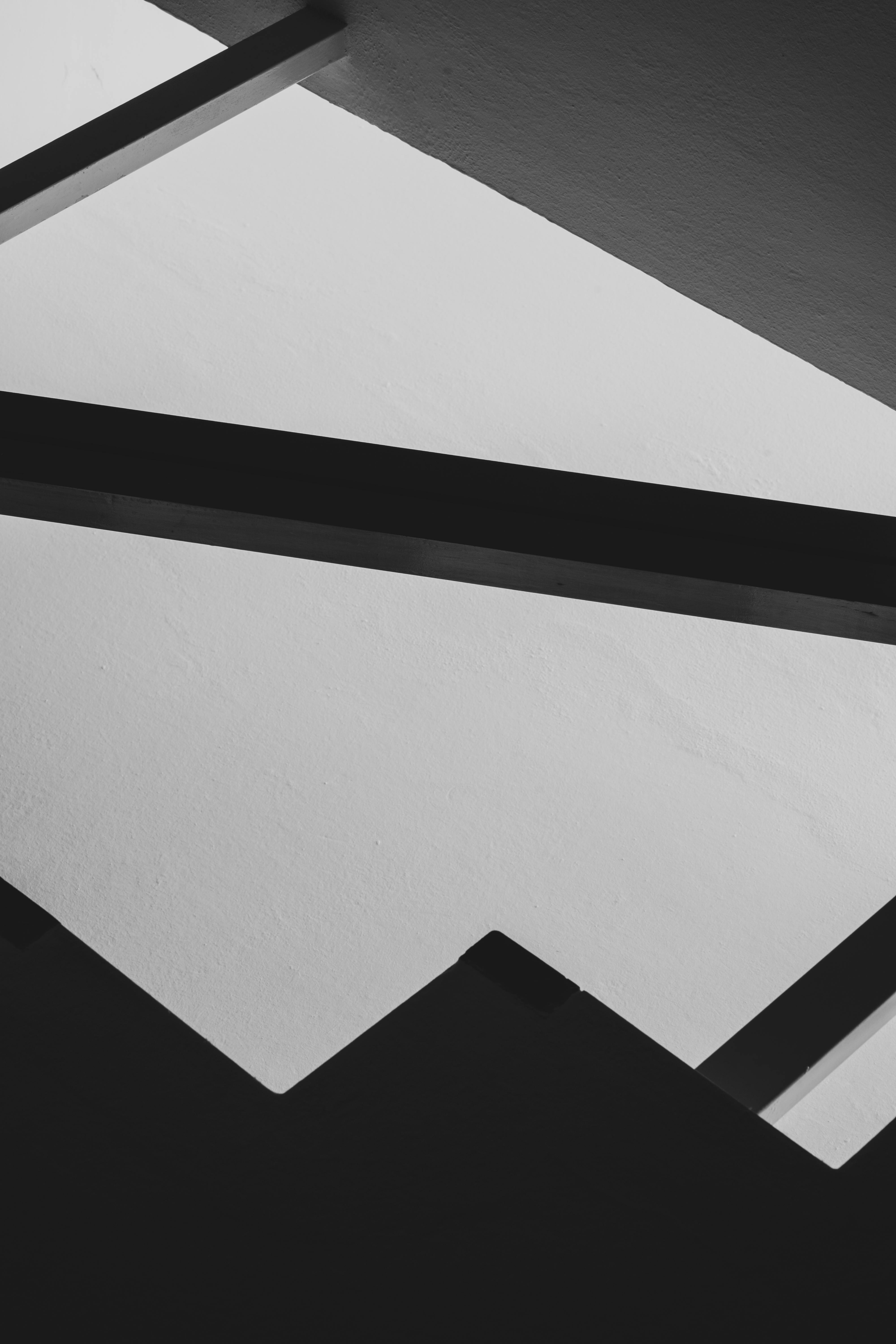 Zadarmo Geometrické vzory v čiernej a bielej farbe zobrazujúce minimalistický architektonický dizajn. Fotka z fotobanky