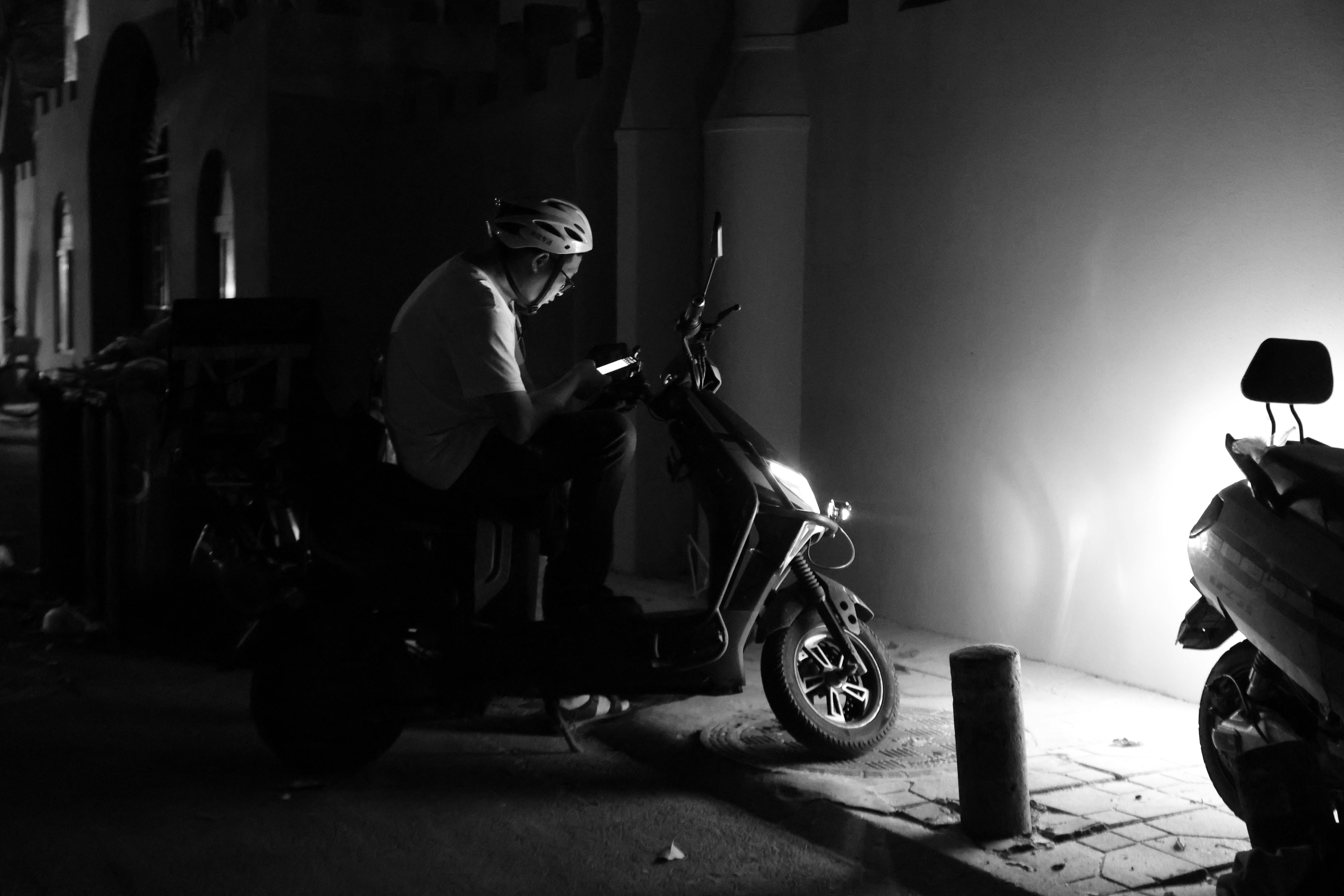 美股科技股強勢領漲 輝達攜手韓國推動AI股價飆升2.22%