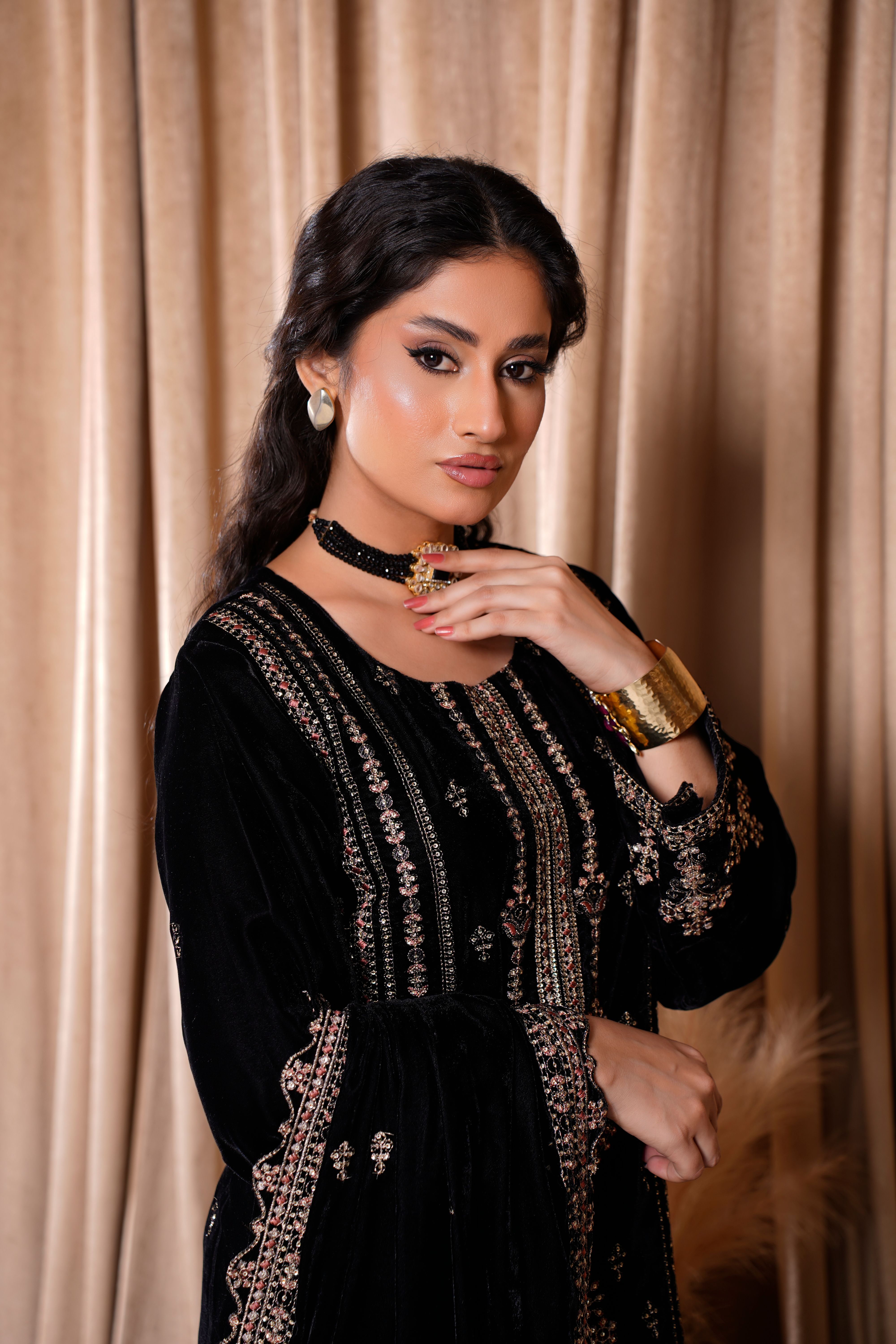 Black And Gold Embroidered Dress Photos, Download The BEST Free Black And Gold  Embroidered Dress Stock Photos & HD Images