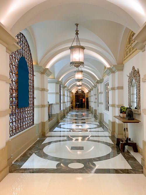 Free A luxurious hotel corridor featuring elegant chandeliers and intricate flooring in Mumbai, India. Stock Photo