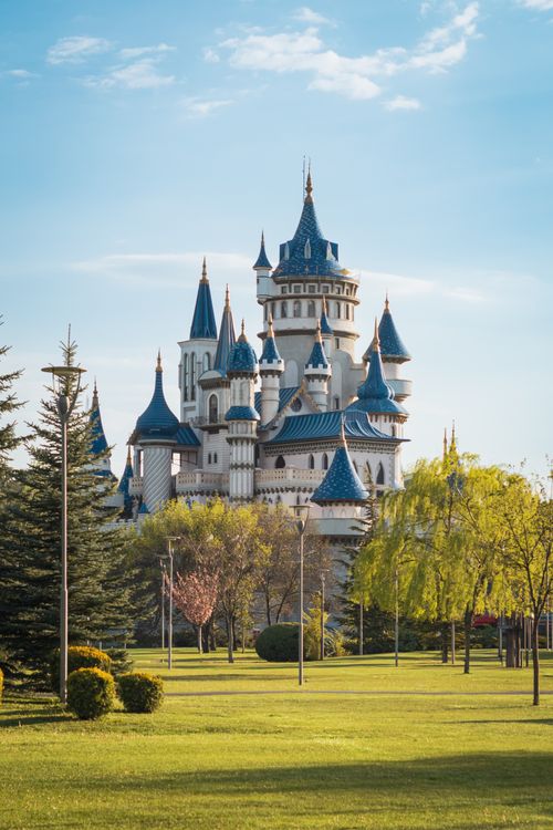 Free Majestic fairytale castle with blue spires in a lush green park in Eskişehir, Türkiye. Stock Photo