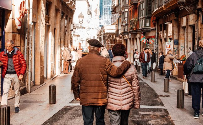 Online dating: starting a conversation on a niche platform