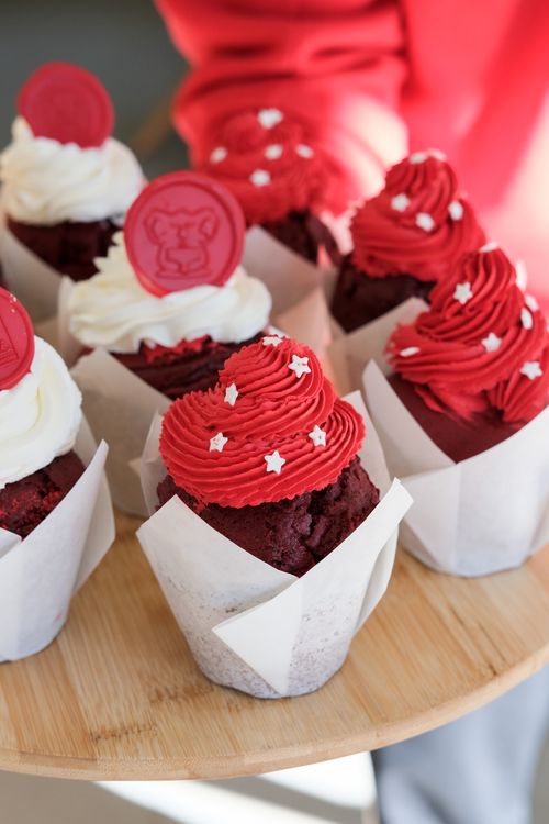 Free Beautifully decorated red velvet cupcakes with star sprinkles, perfect for celebrations. Stock Photo