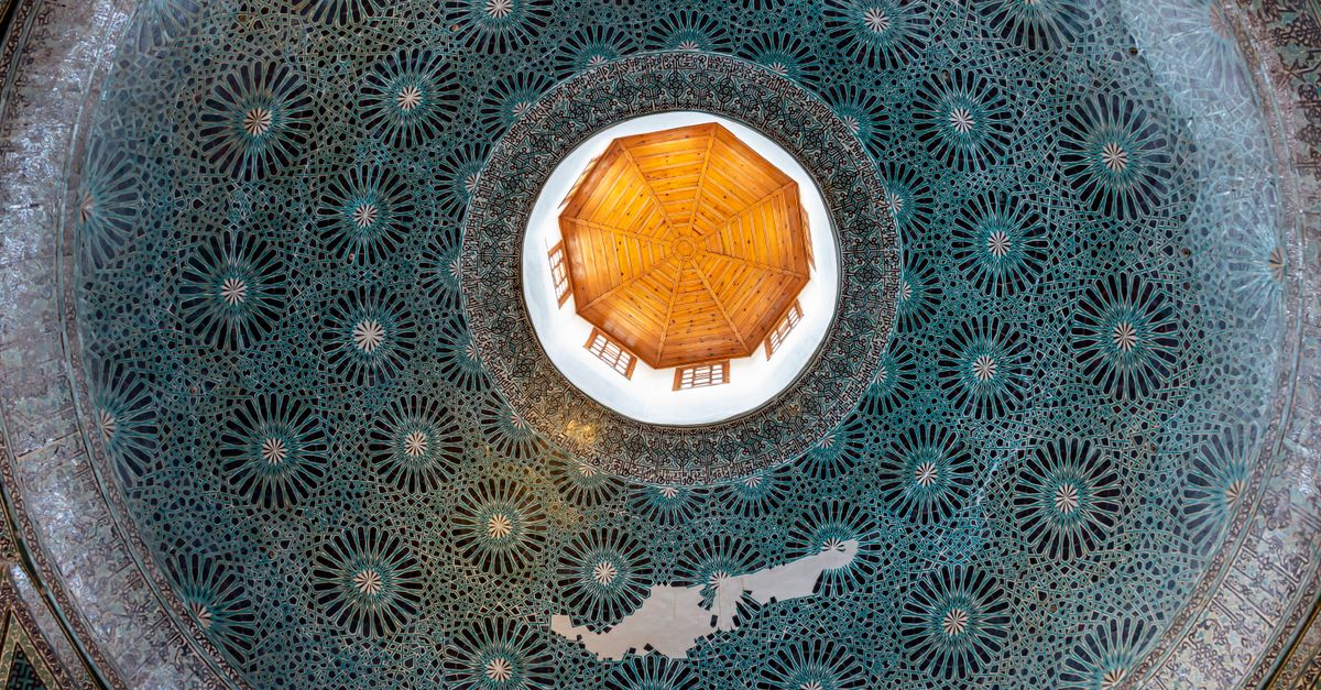 Interlocking Dome Pattern Pattern Intricate Dome Ceiling with Geometric Patterns · Free Stock Photo