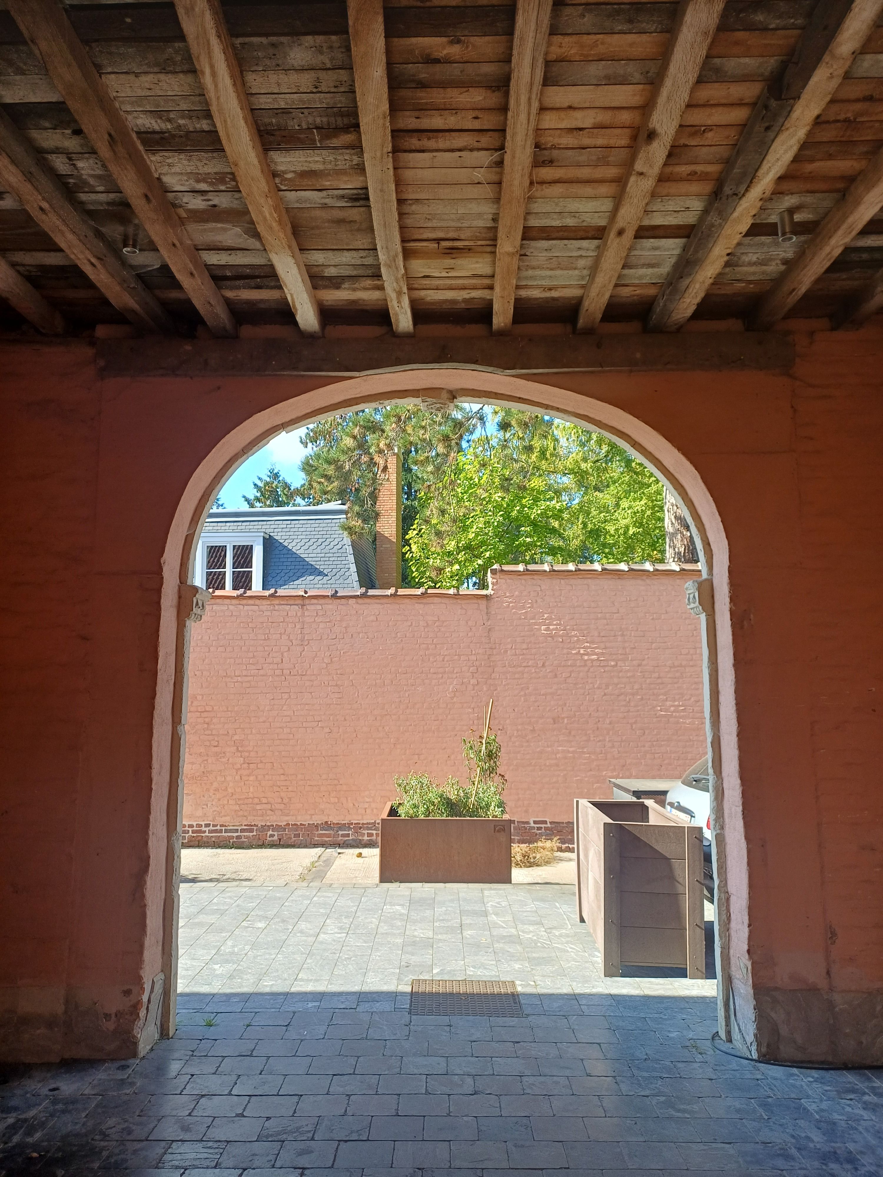 Charming Courtyard View Through Archway · Free Stock Photo