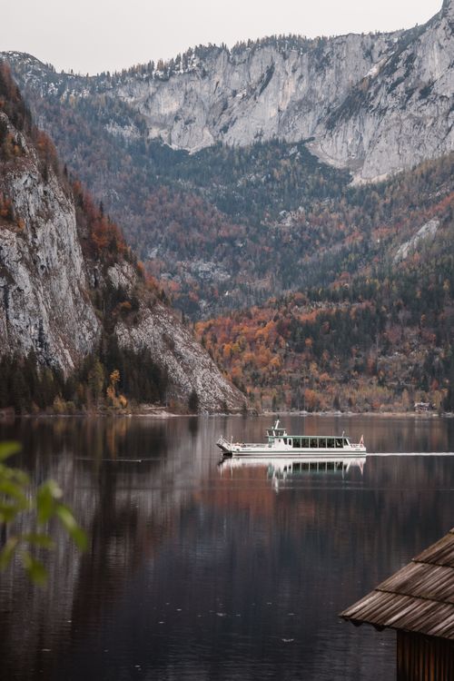 Free Discover a peaceful autumn scene at Altaussee Lake with tranquil reflections and scenic mountains. Stock Photo
