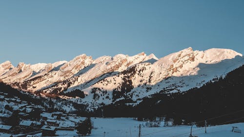 白雪覆蓋的山