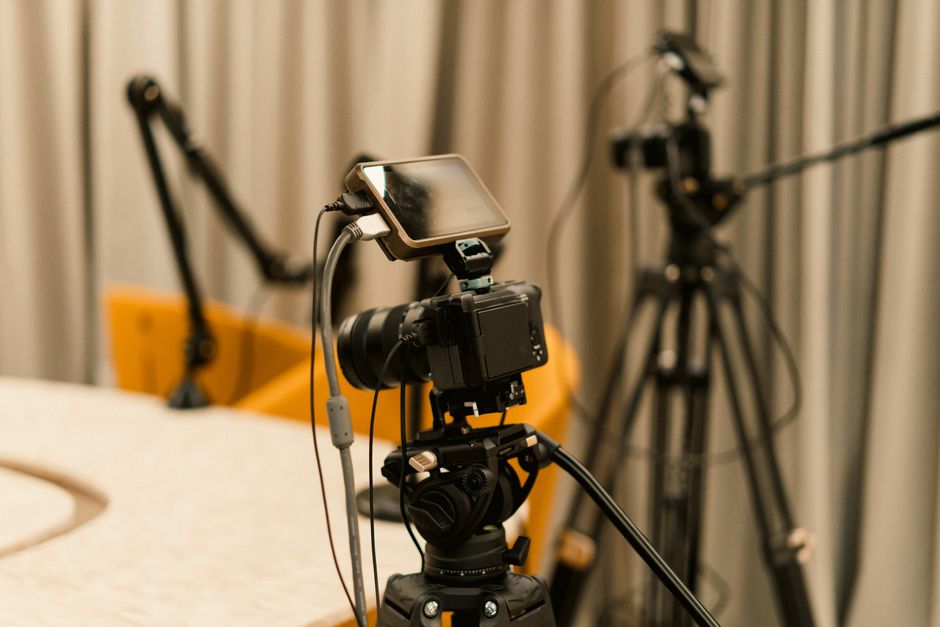 Runway ML vs Pika: AI Video Editing Features Compared (2024) A professional studio with cameras, microphones, and other equipment ready for recording or live streaming.