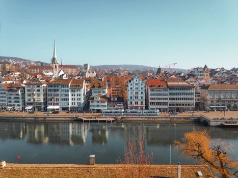 Beautiful view of Zürich's historic architecture along the Limmat River under a clear sky.