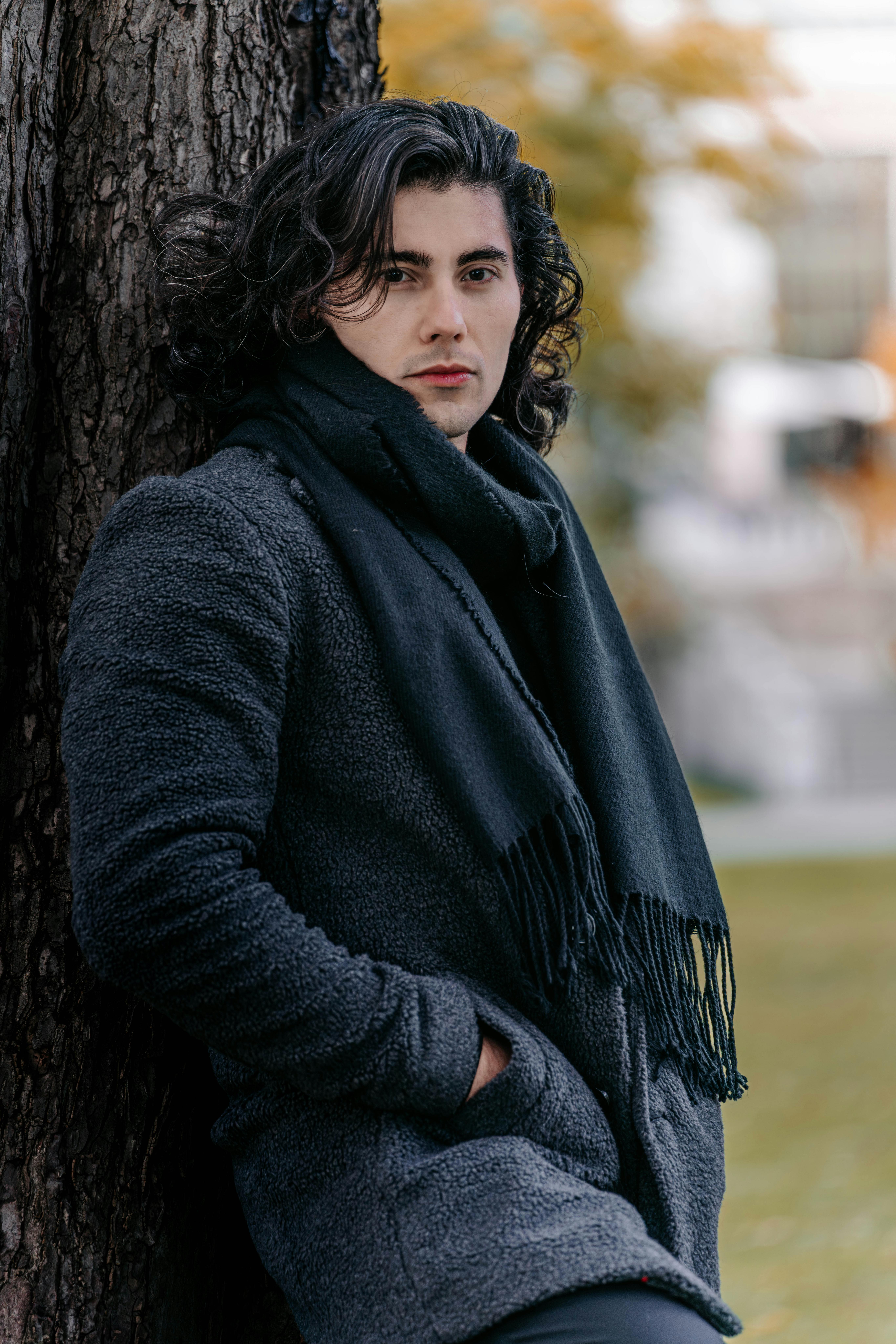 Gratis Stilfuld Mandlig Model Poserer Udendørs Om Efteråret Lagerfoto