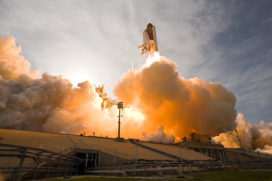 Launching of White Space Shuttle · Free Stock Photo - 940 x 625 jpeg 46kB