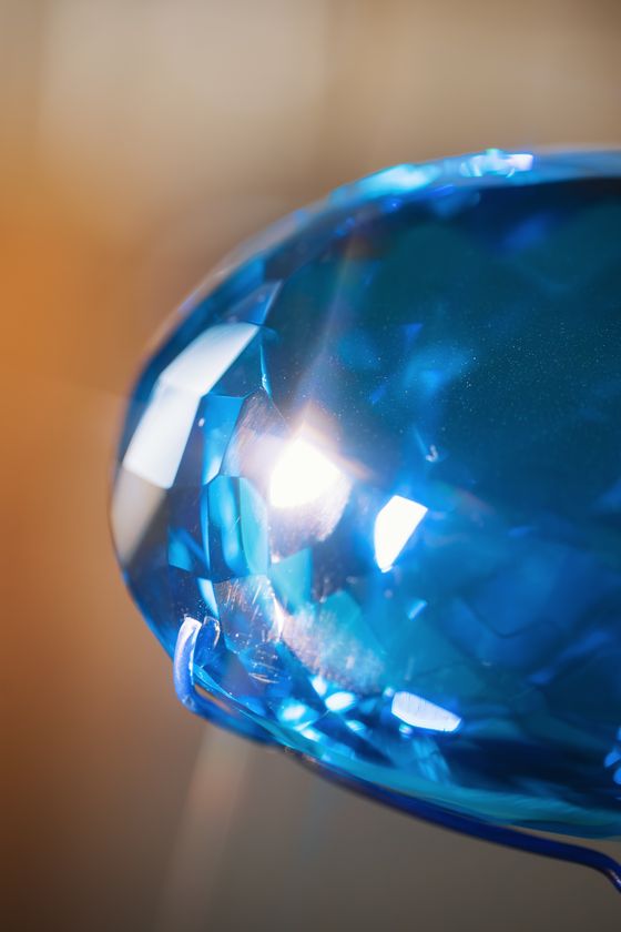 Tansanit Edelstein Investition - Tiefblau bis Violett